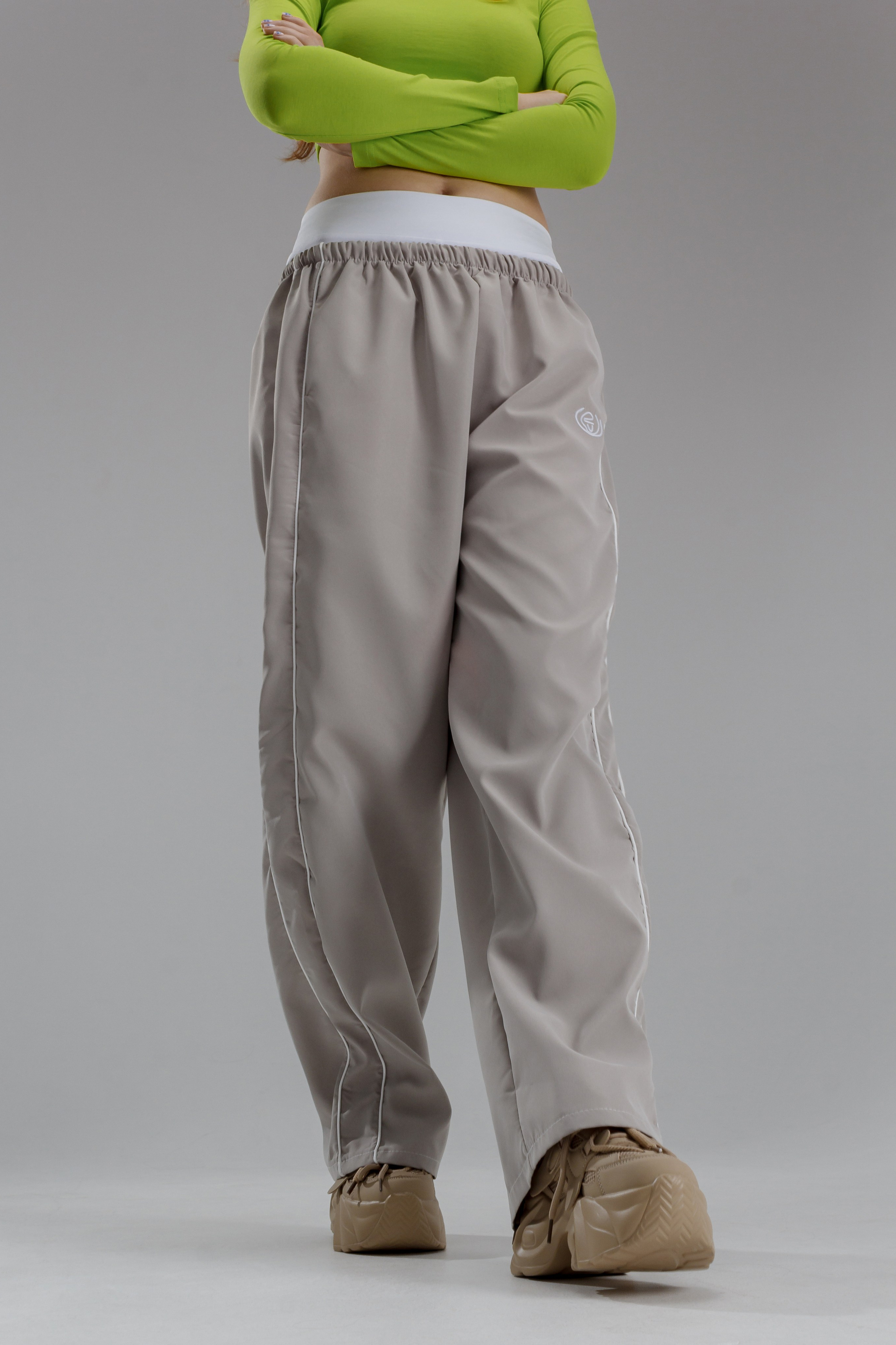 Штаны — Милана. Фото для маркетплейсов в самых сочных локациях города Сочи