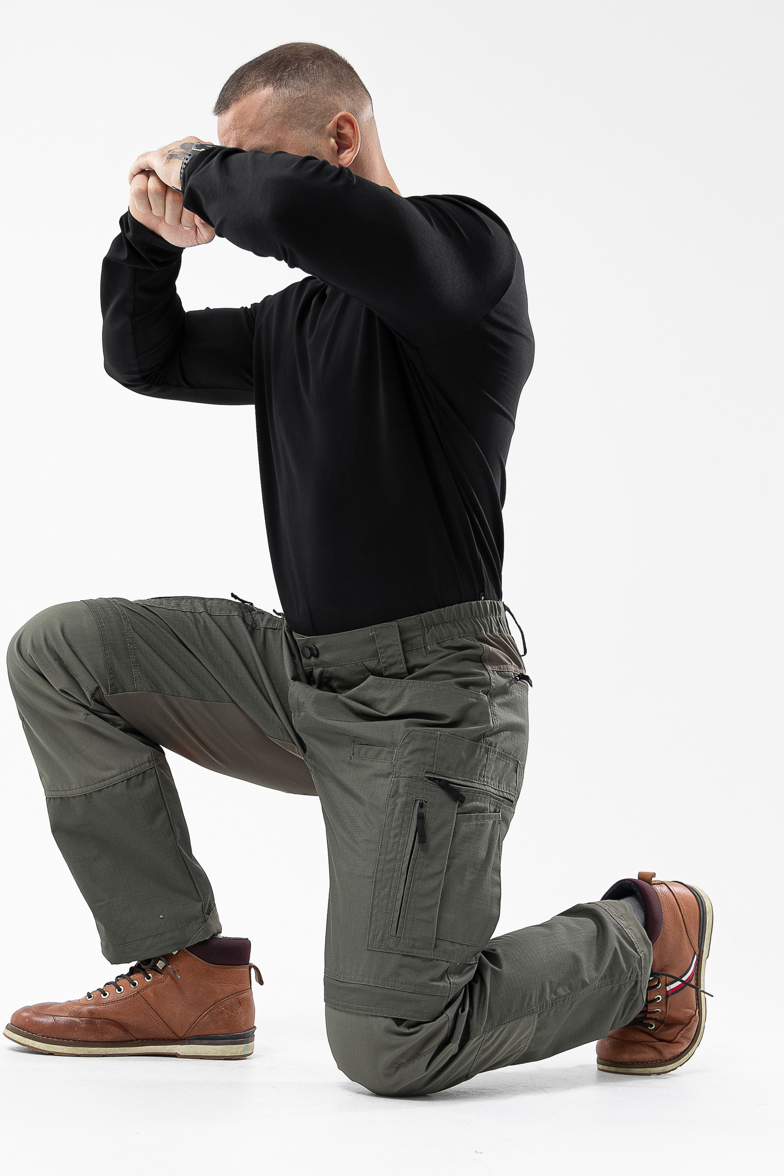 Тактические штаны. Фото для маркетплейсов в самых сочных локациях города Сочи