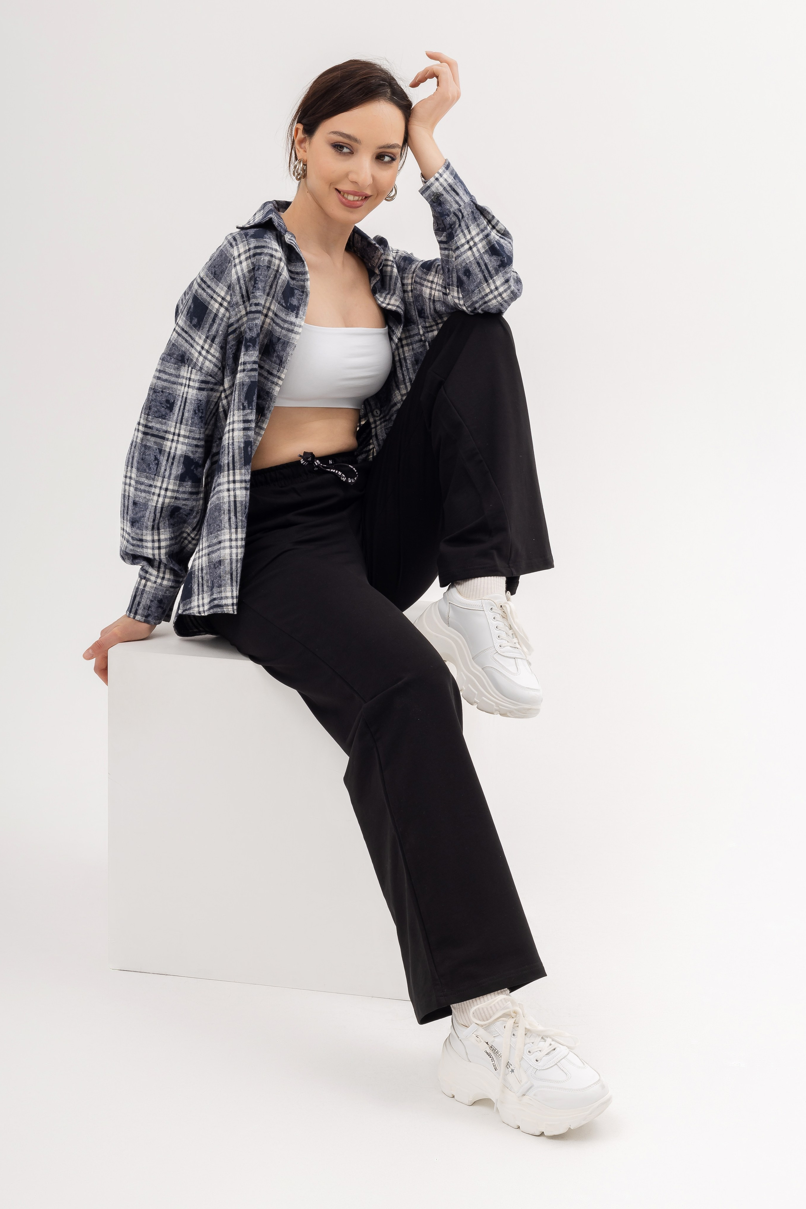 Брюки. Фото для маркетплейсов в самых сочных локациях города Сочи