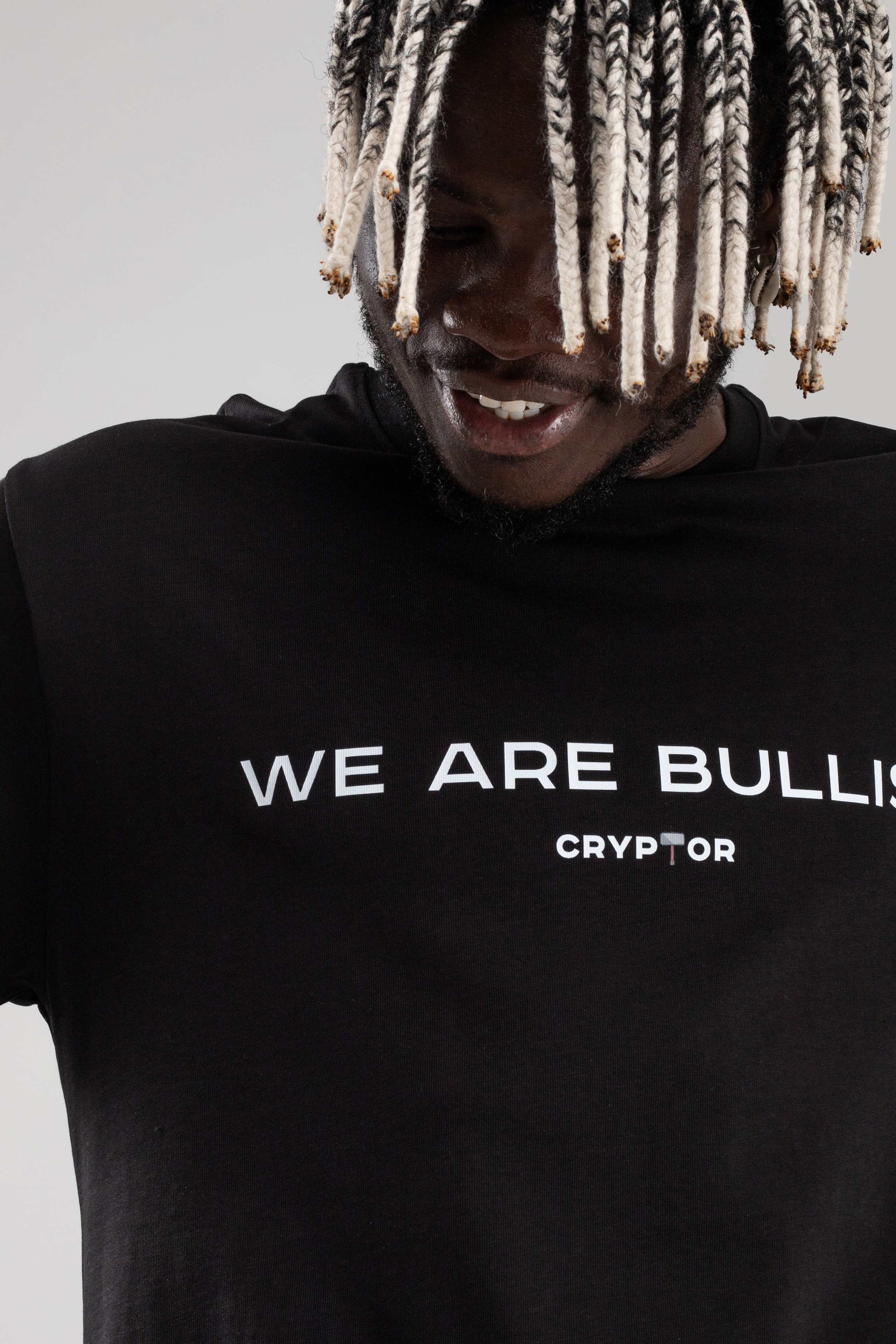 Футболка. Фото для маркетплейсов в самых сочных локациях города Сочи