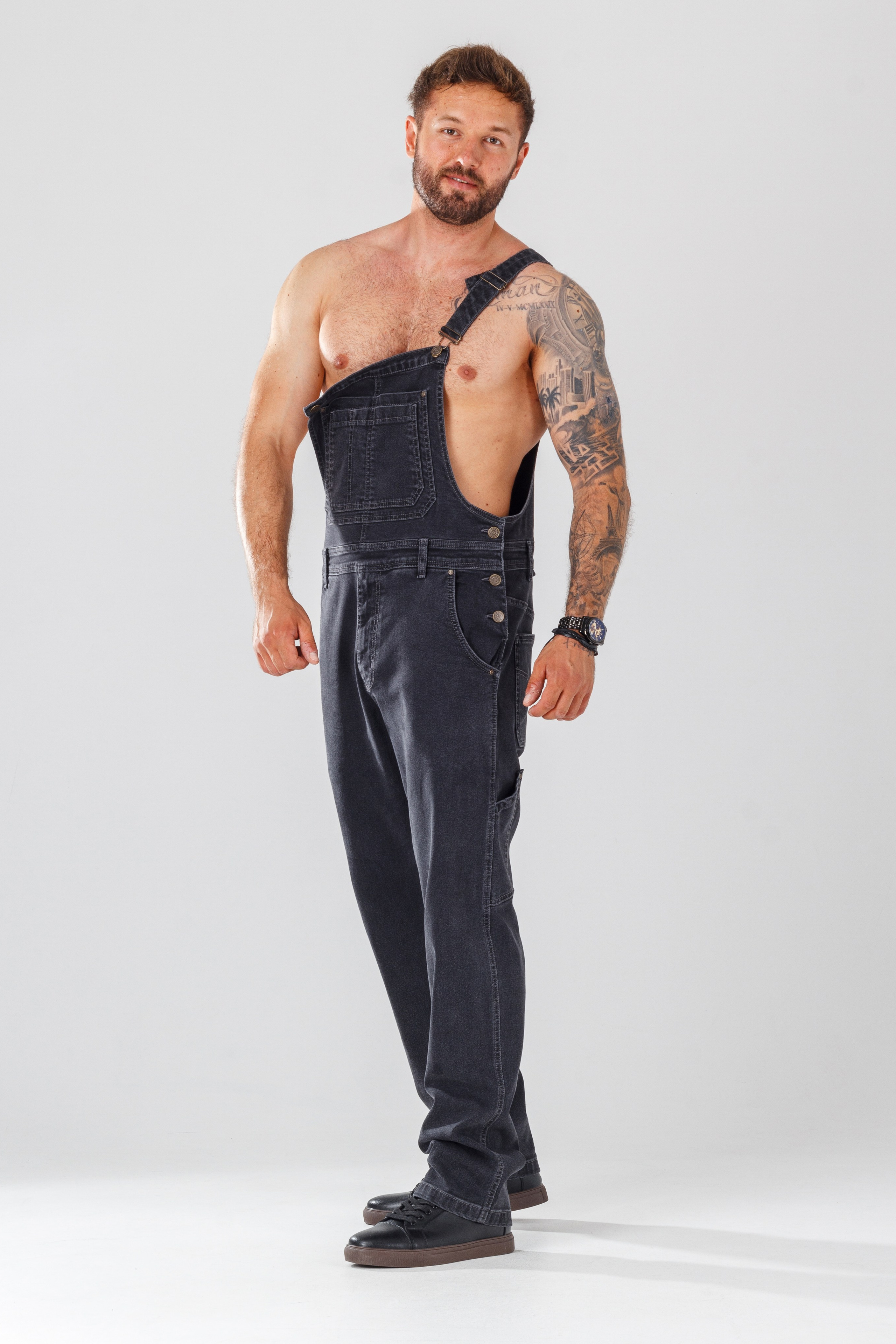 Комбинезоны — Илья. Фото для маркетплейсов в самых сочных локациях города Сочи