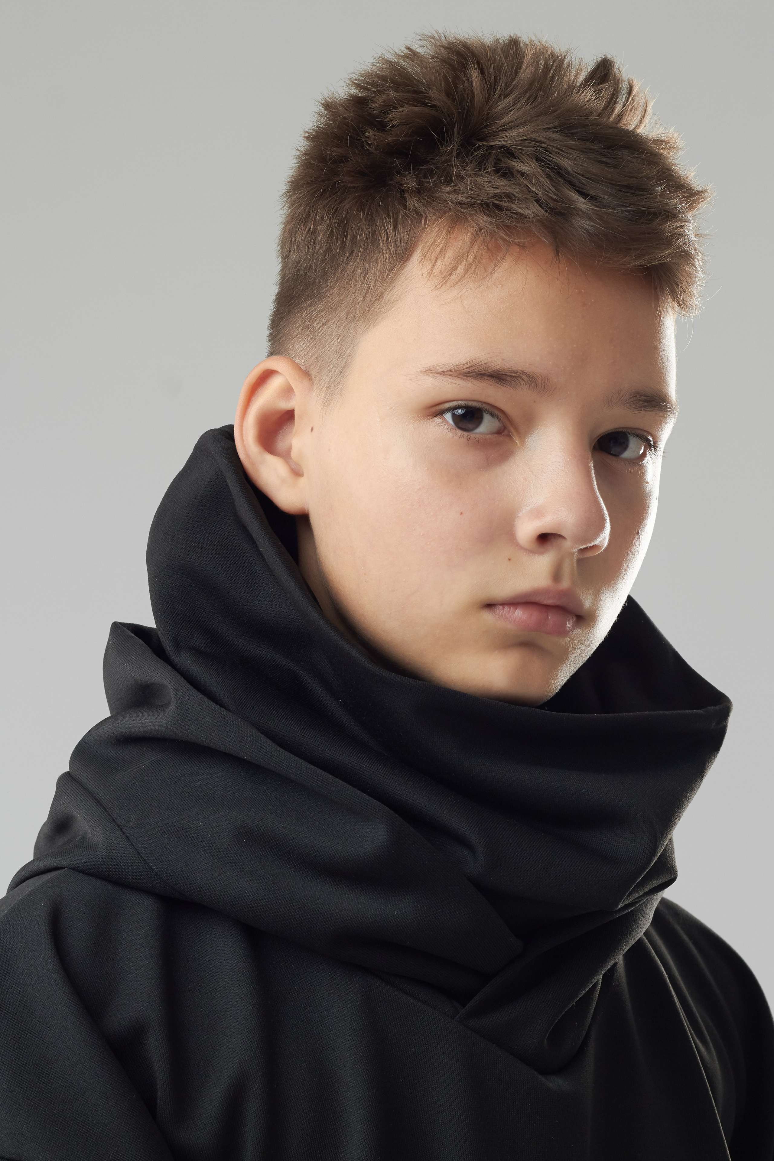 Худи — Лев. Фото для маркетплейсов в самых сочных локациях города Сочи