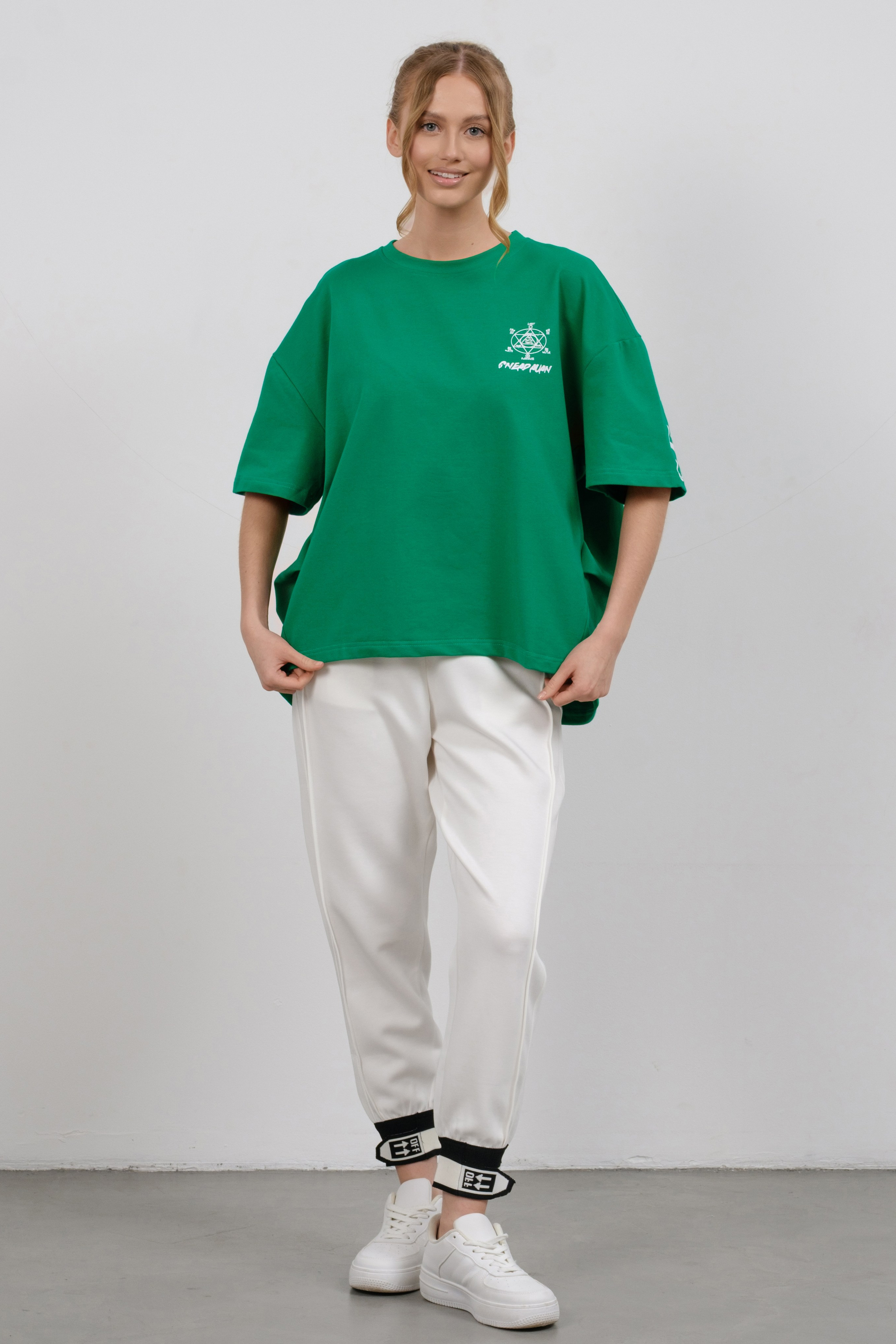 Футболки. Фото для маркетплейсов в самых сочных локациях города Сочи