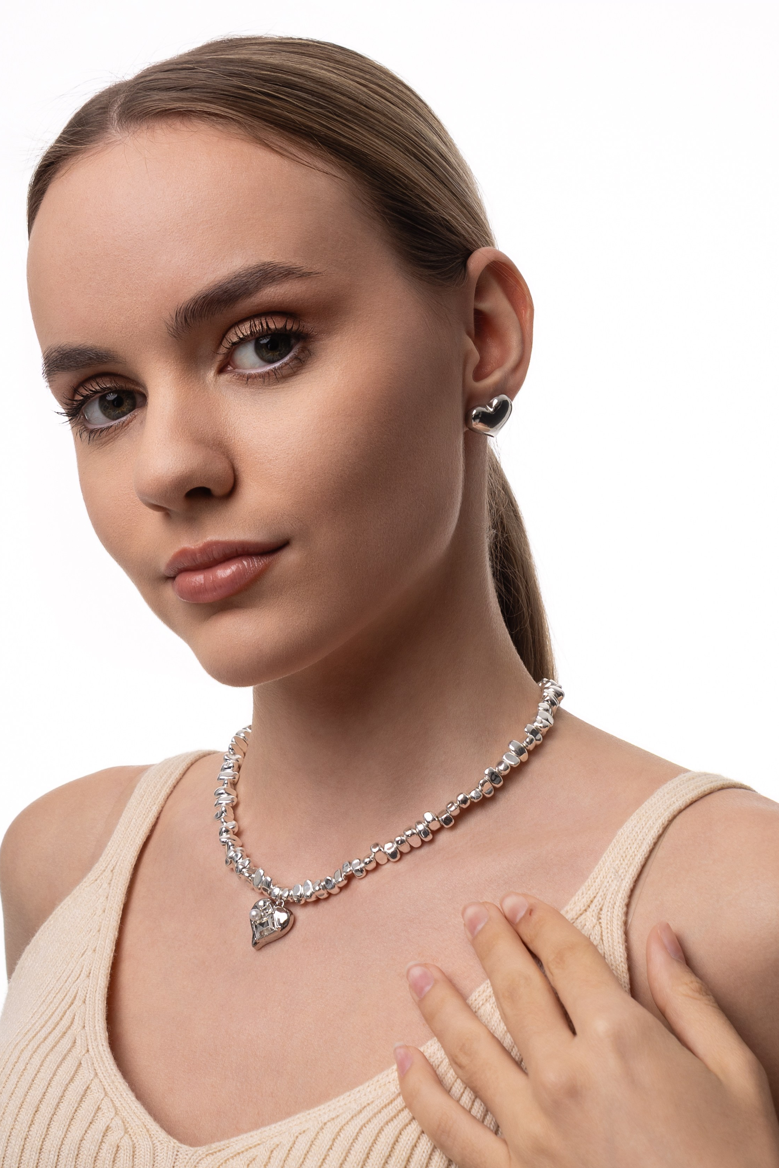 Колье. Фото для маркетплейсов в самых сочных локациях города Сочи