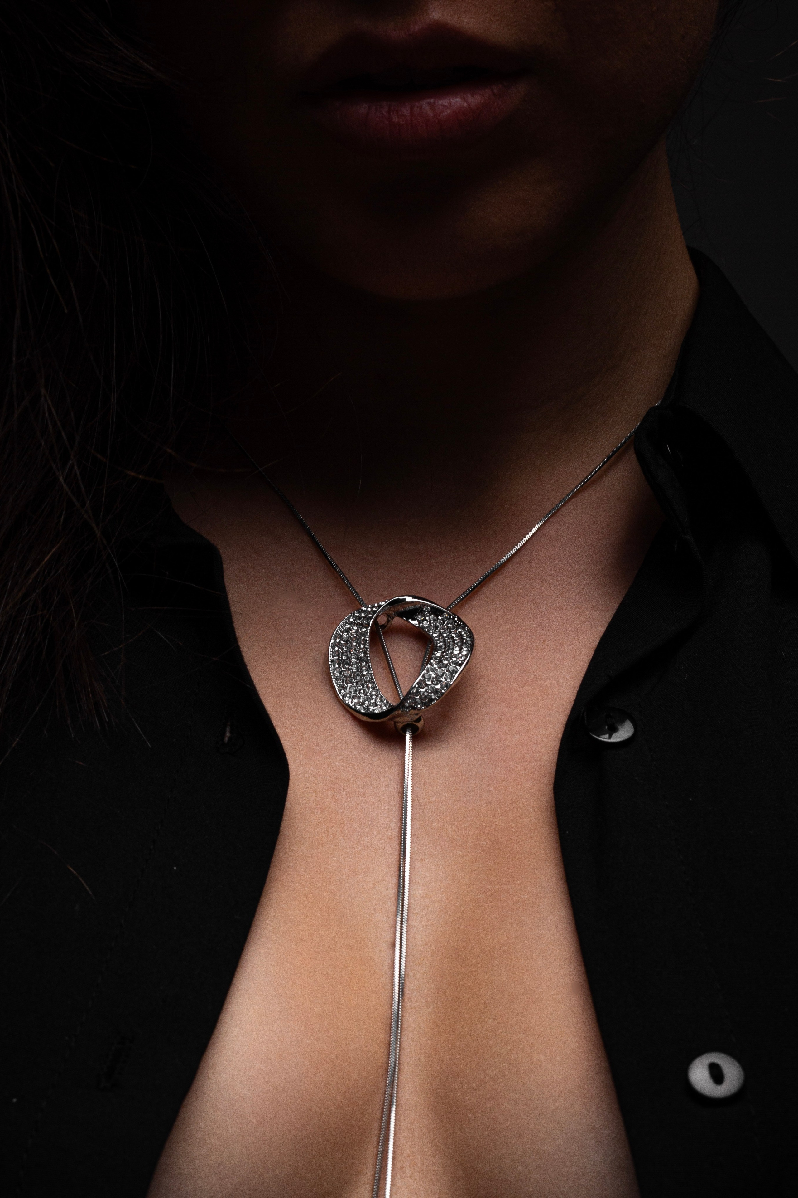 Колье. Фото для маркетплейсов в самых сочных локациях города Сочи