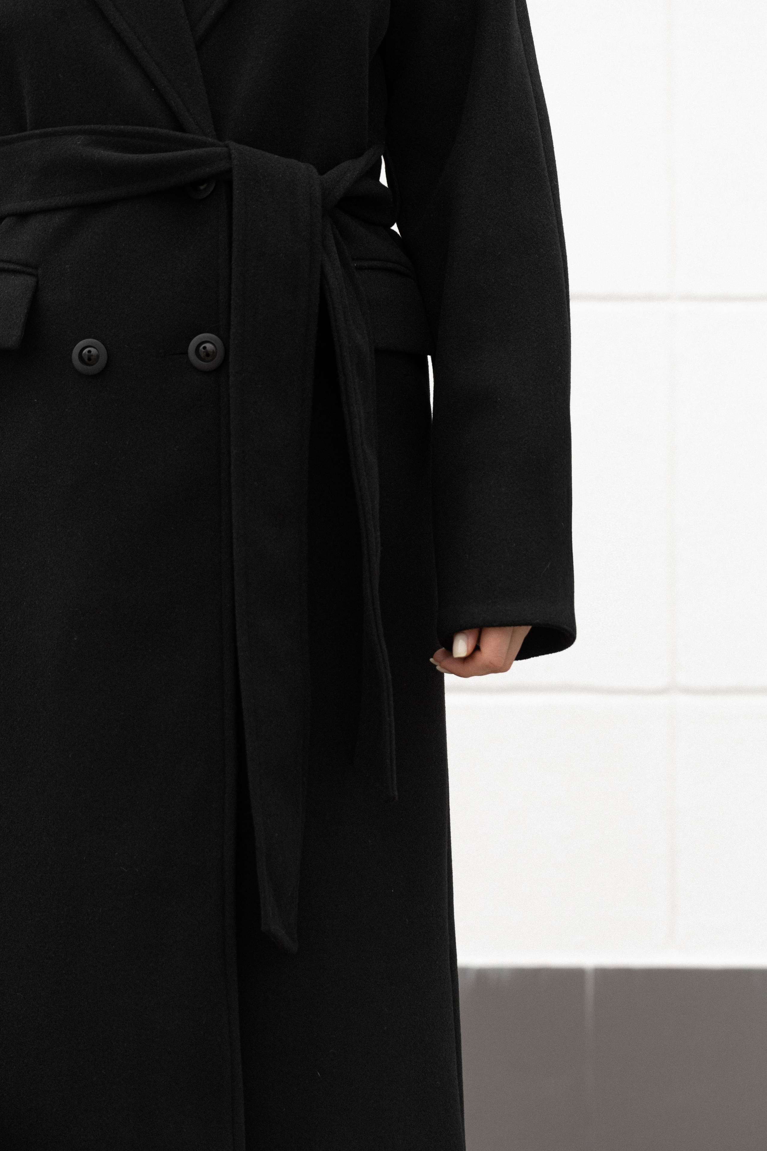 Пальто. Фото для маркетплейсов в самых сочных локациях города Сочи