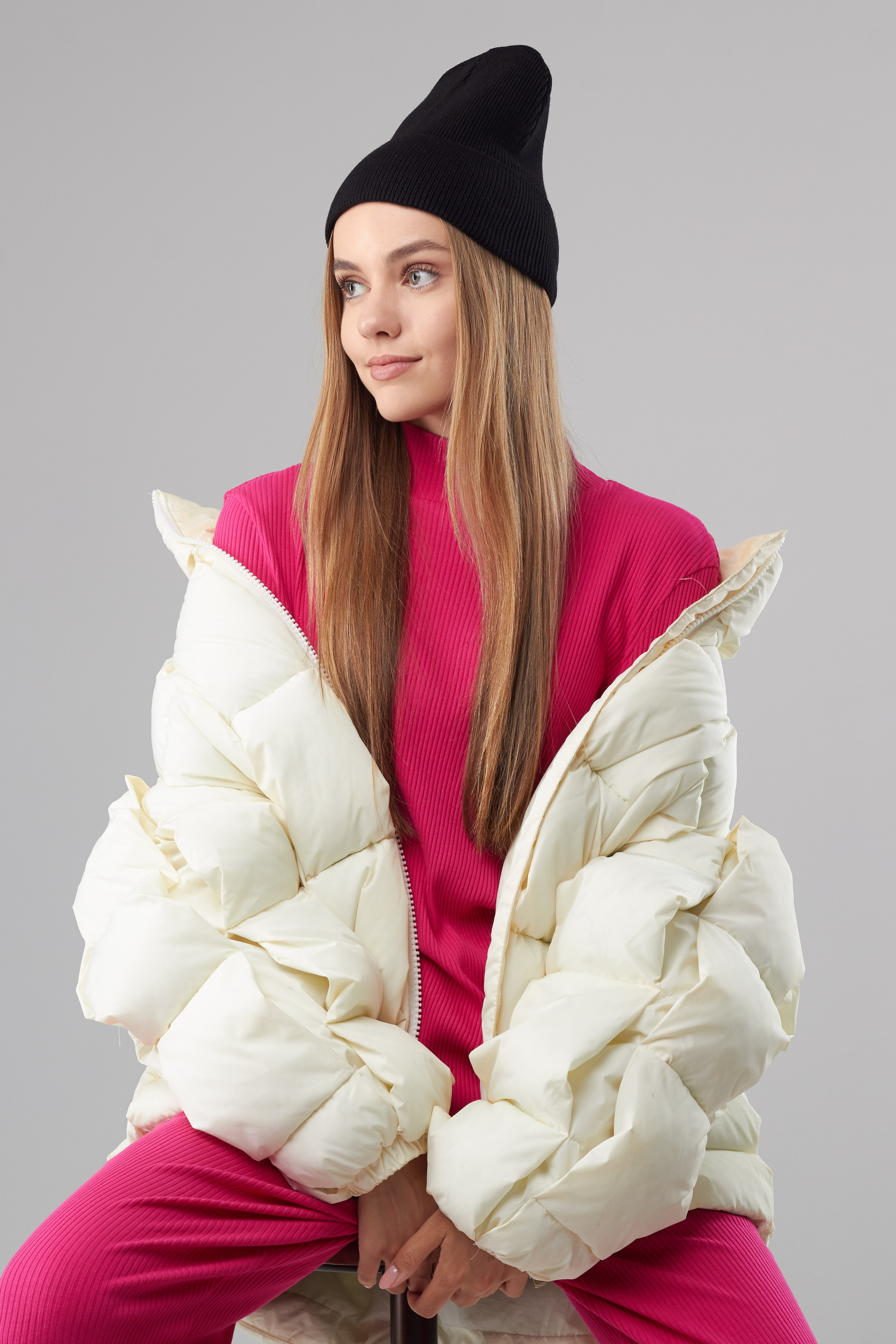 Шапки — Полина. Фото для маркетплейсов в самых сочных локациях города Сочи