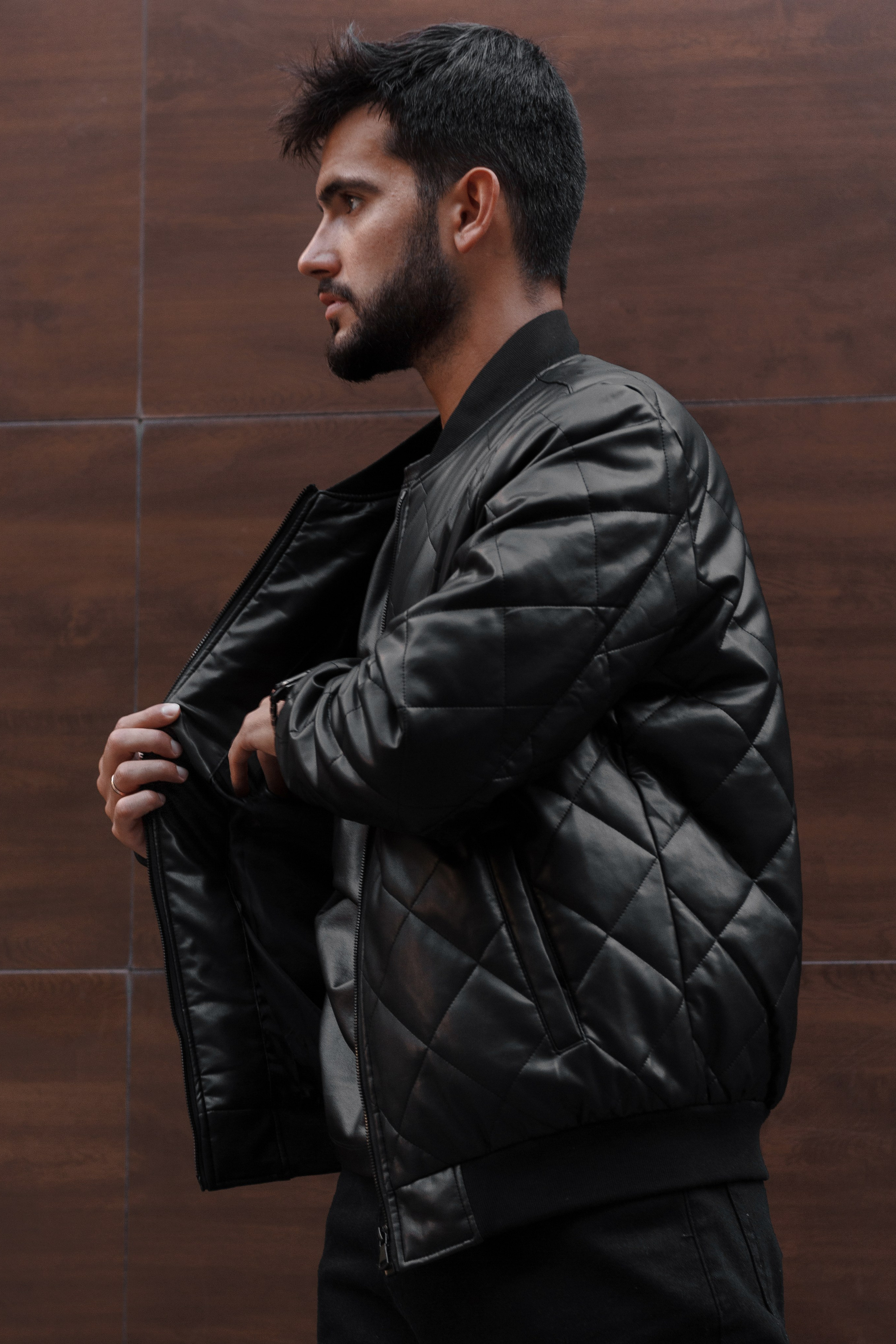 Бомбер. Фото для маркетплейсов в самых сочных локациях города Сочи