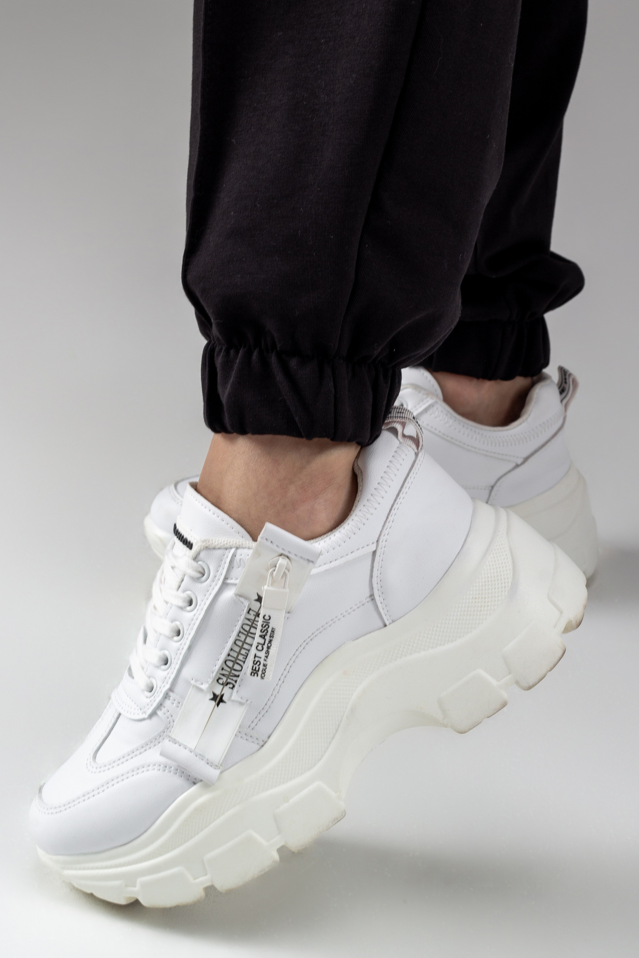 Джоггеры — Вика. Фото для маркетплейсов в самых сочных локациях города Сочи