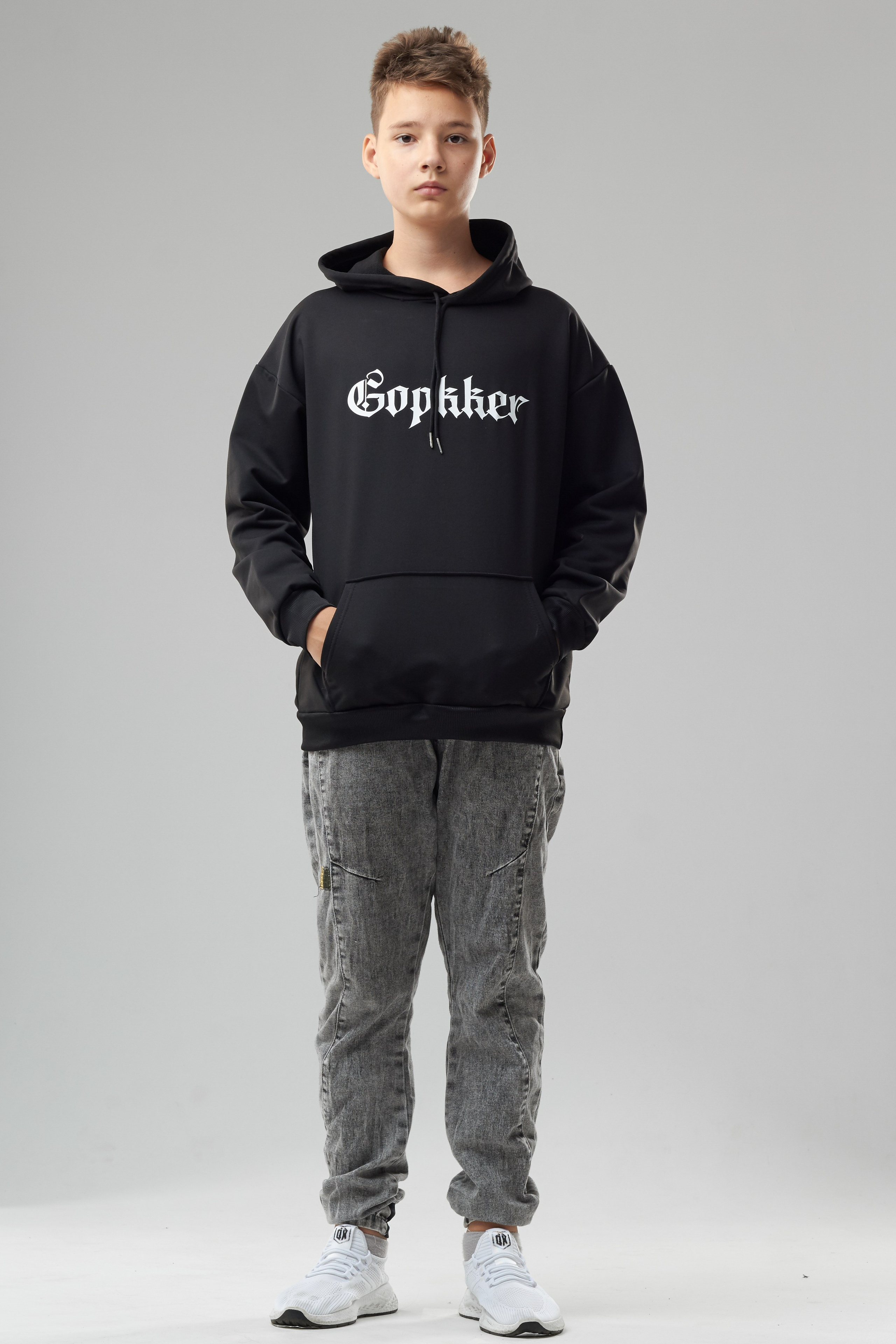 Худи — Лев. Фото для маркетплейсов в самых сочных локациях города Сочи