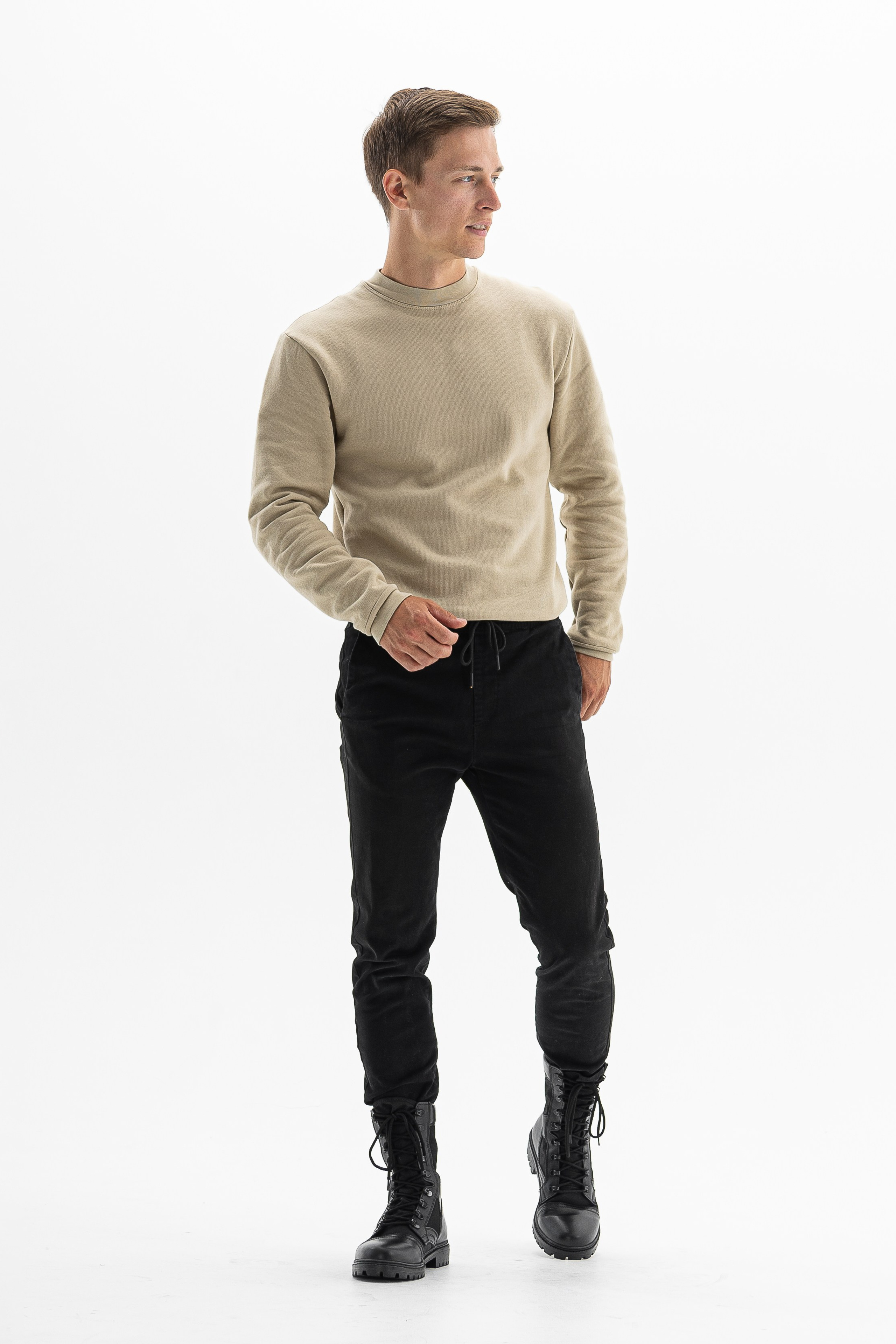 Николай. Стрит съемки для маркетплейсов в Сочи | ИИ контент | fashionprod