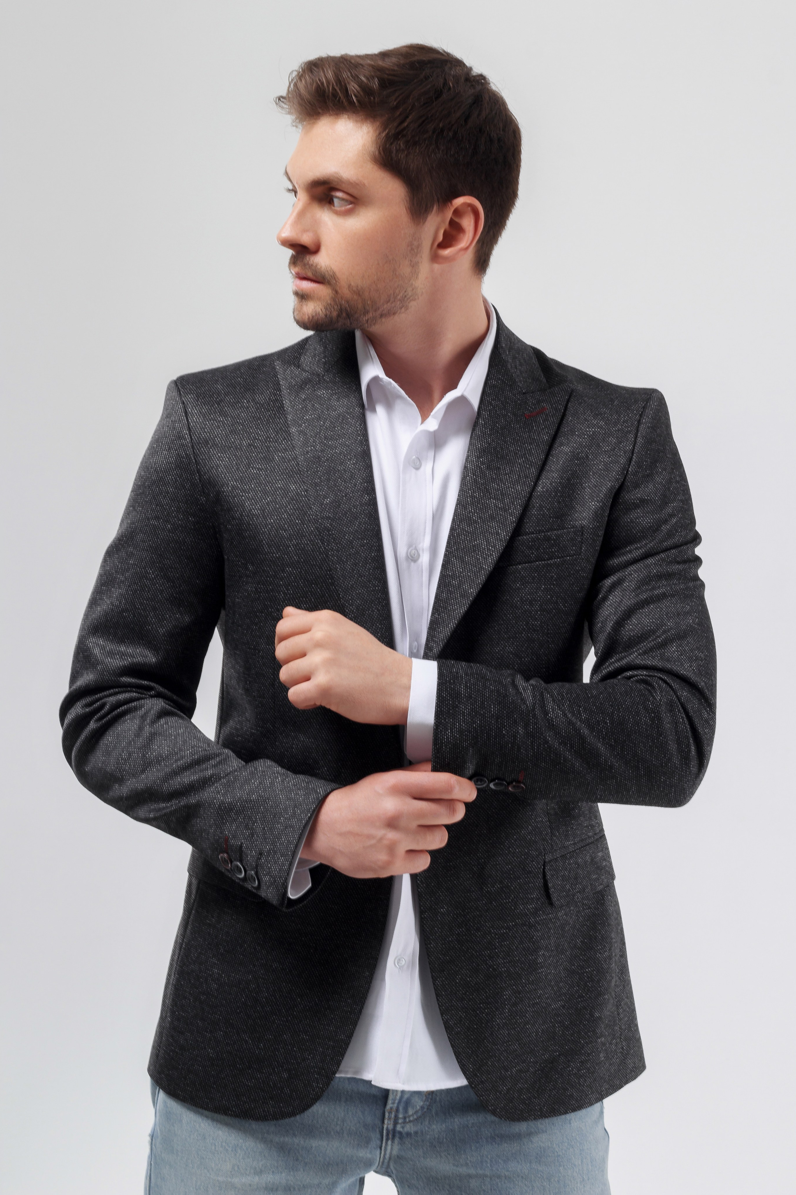 Пиджаки — Денис. Фото для маркетплейсов в самых сочных локациях города Сочи