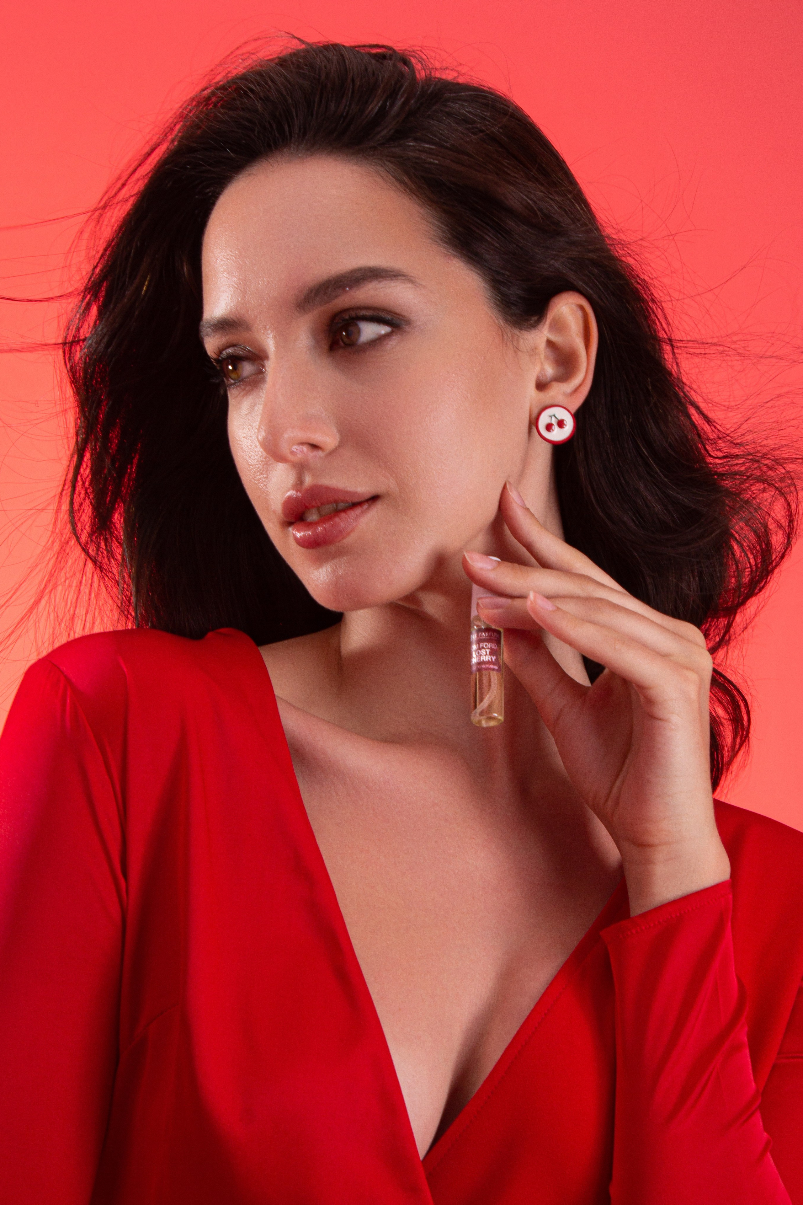 Парфюм — Даша. Фото для маркетплейсов в самых сочных локациях города Сочи