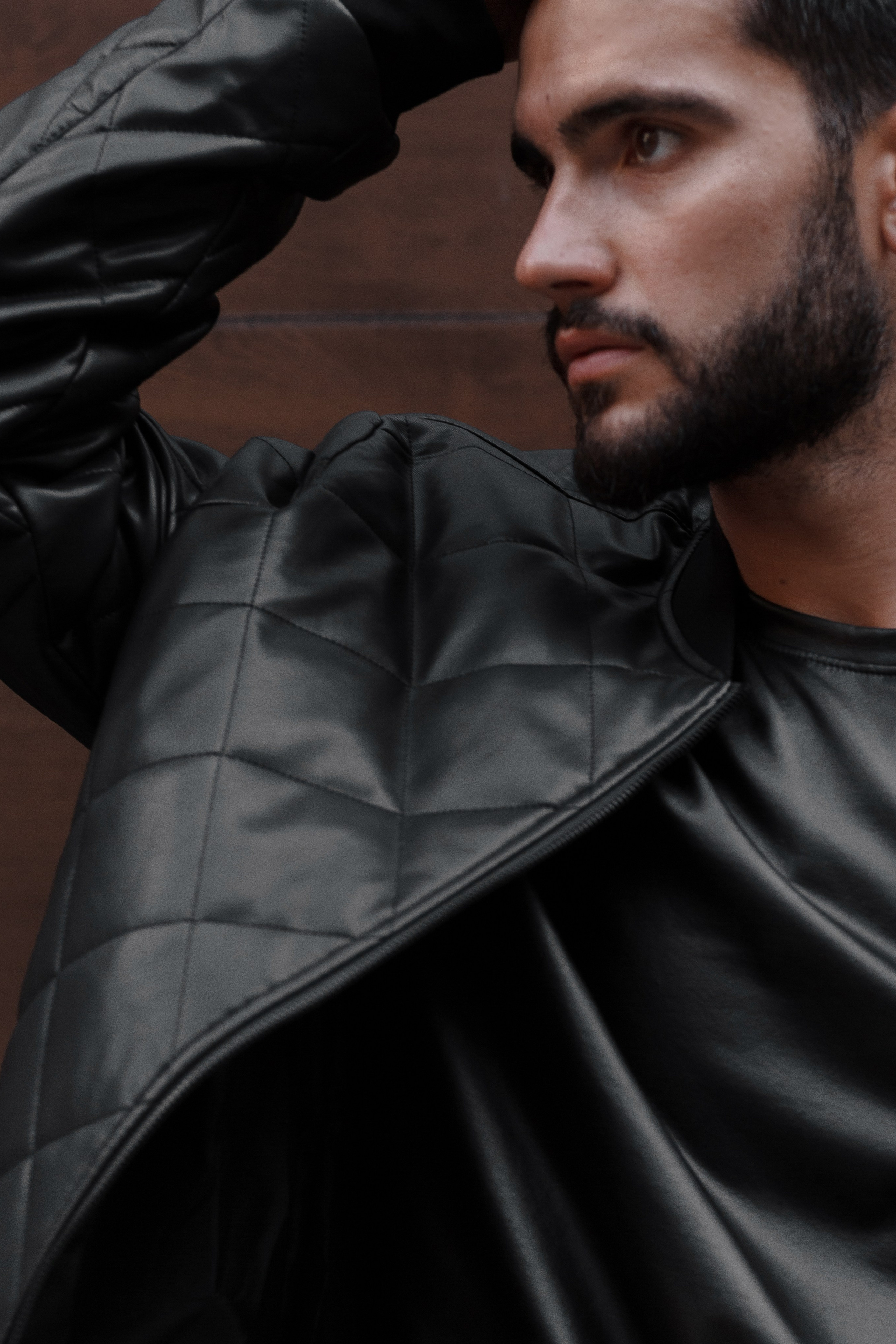 Бомбер. Фото для маркетплейсов в самых сочных локациях города Сочи