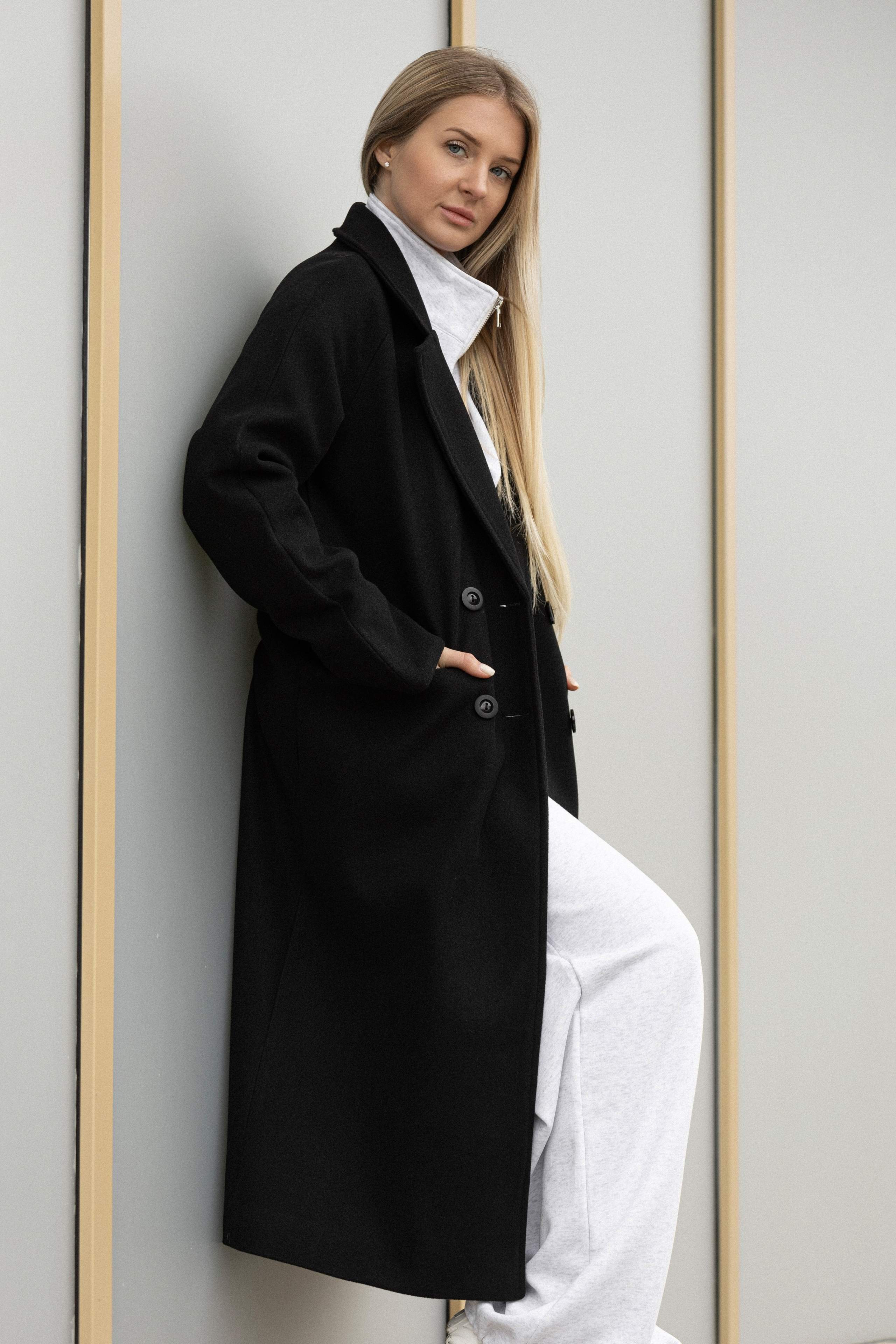 Пальто. Фото для маркетплейсов в самых сочных локациях города Сочи