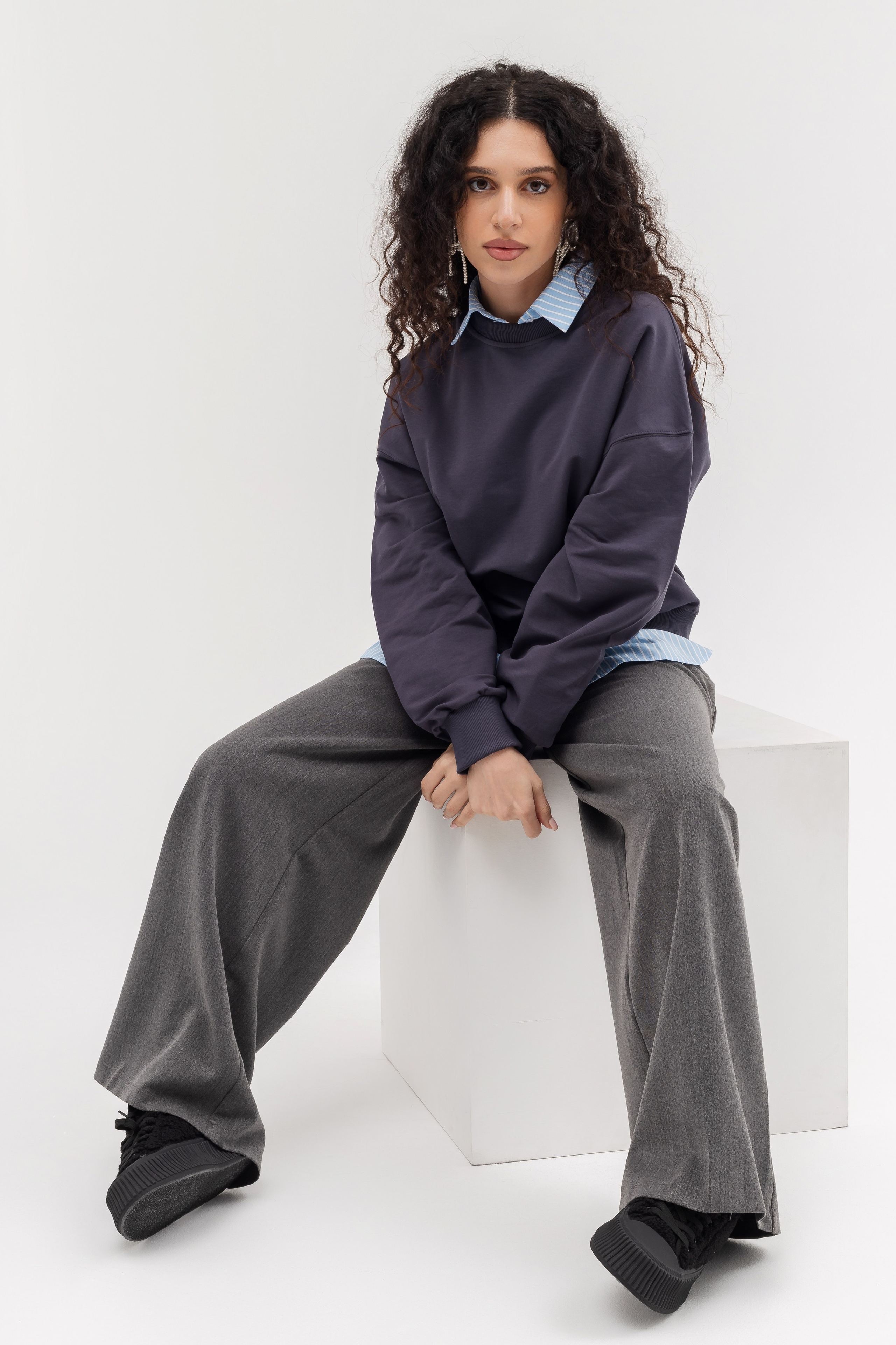 Свитшот. Фото для маркетплейсов в самых сочных локациях города Сочи