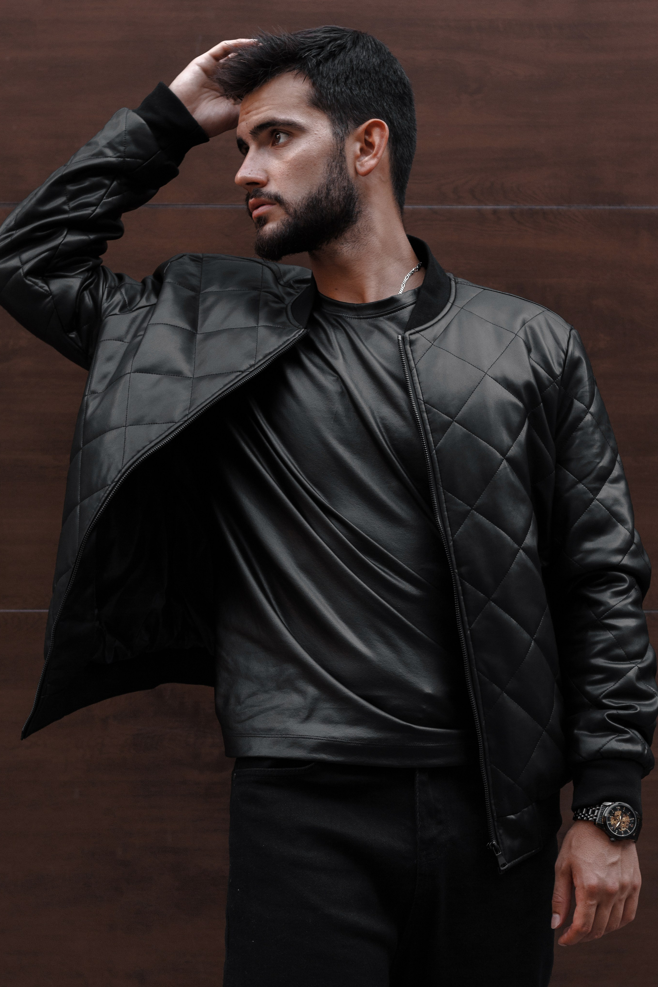 Бомбер. Фото для маркетплейсов в самых сочных локациях города Сочи