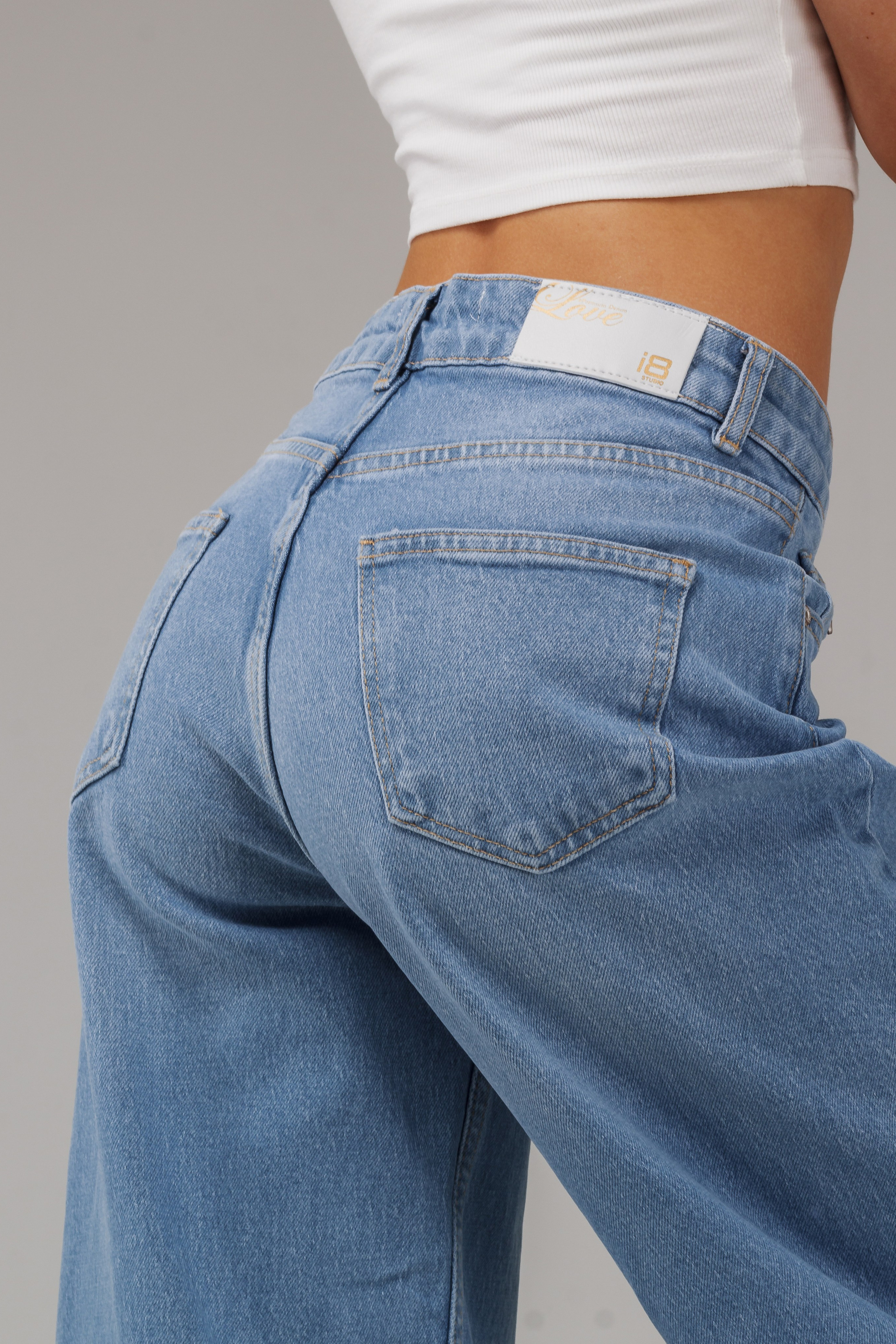 Джинсы — Лиза В. Фото для маркетплейсов в самых сочных локациях города Сочи