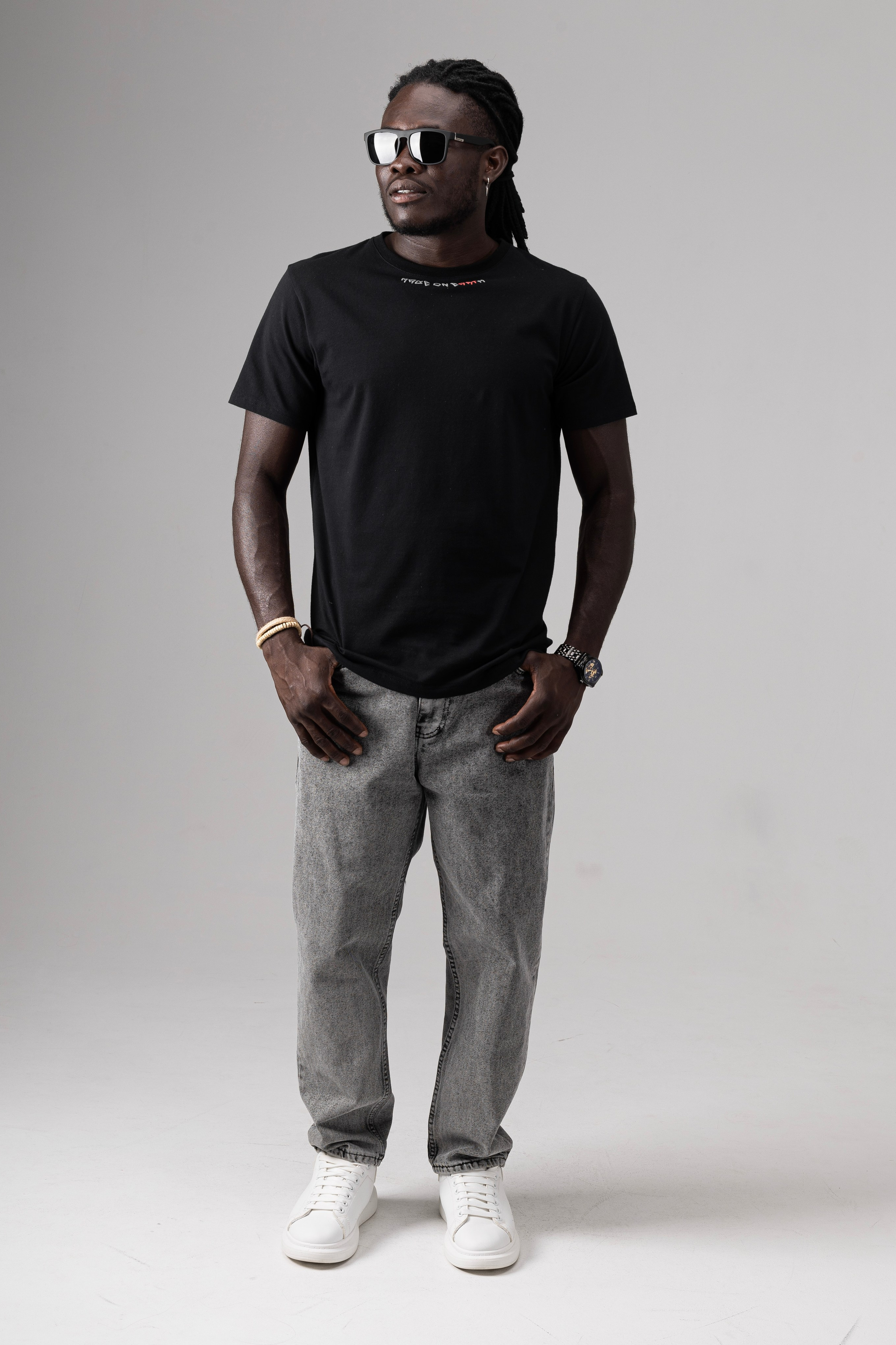 Футболки. Фото для маркетплейсов в самых сочных локациях города Сочи