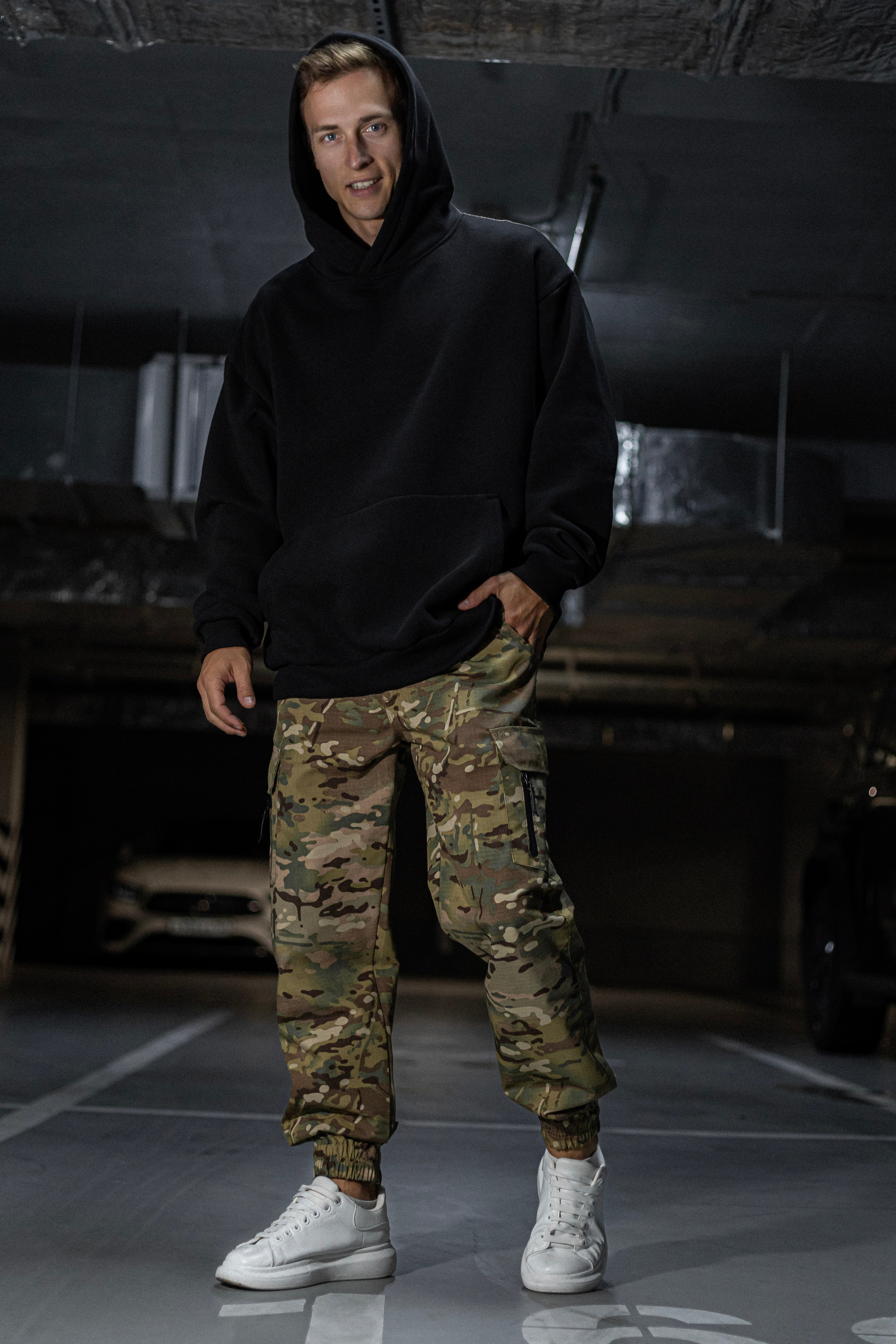 Николай. Стрит съемки для маркетплейсов в Сочи | ИИ контент | fashionprod