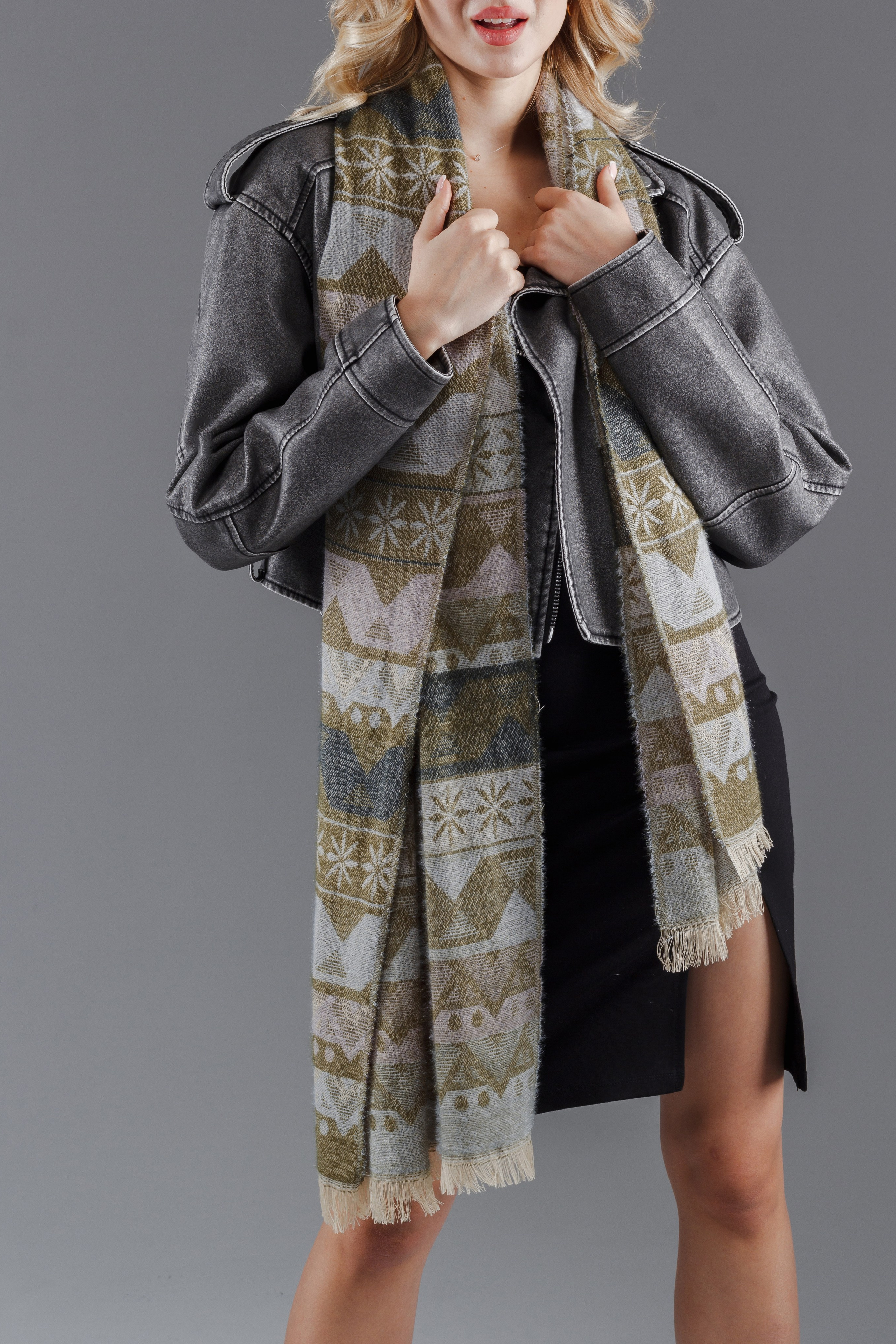 Палантины — Лиза В. Фото для маркетплейсов в самых сочных локациях города Сочи