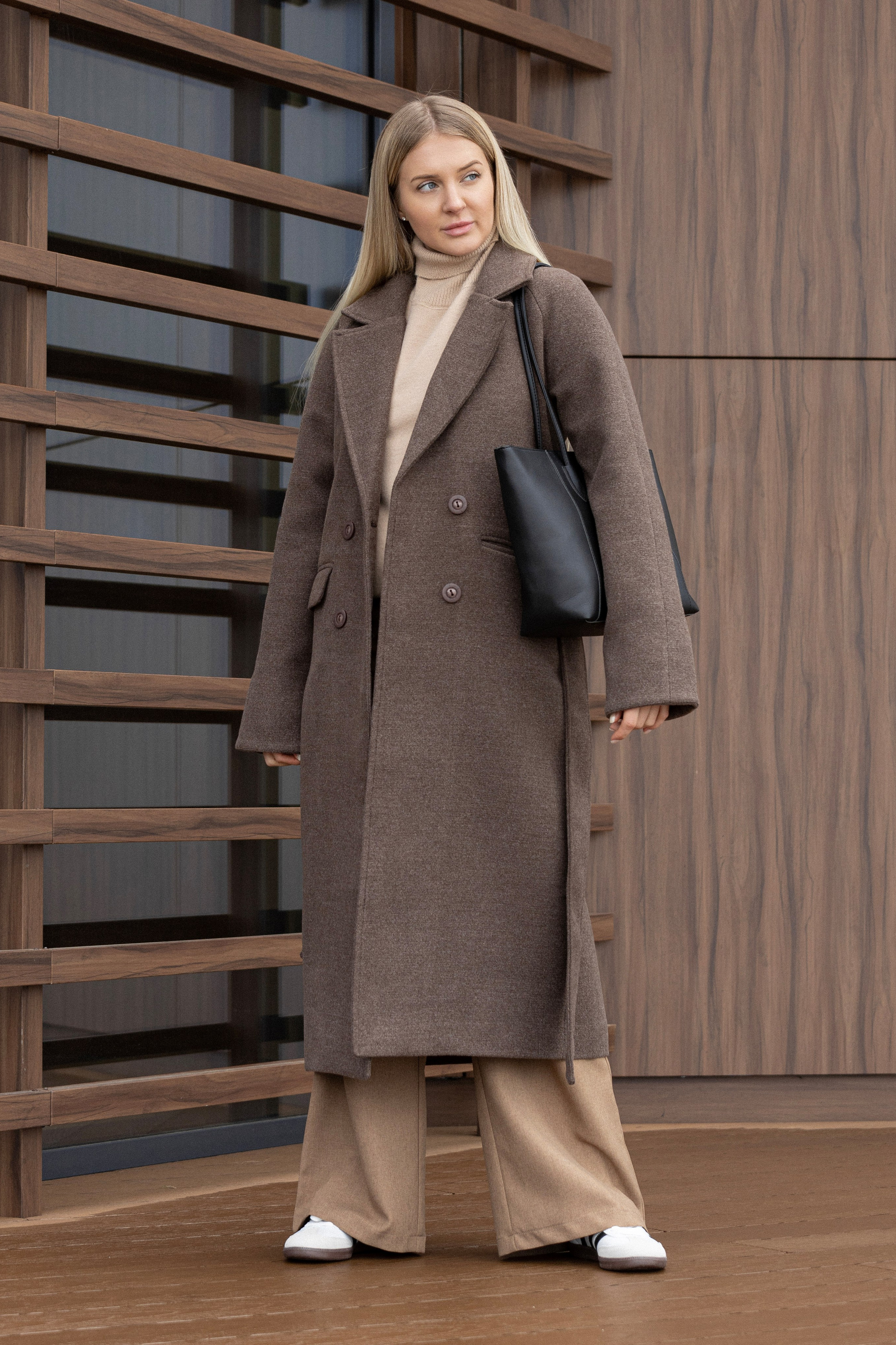 Пальто. Фото для маркетплейсов в самых сочных локациях города Сочи