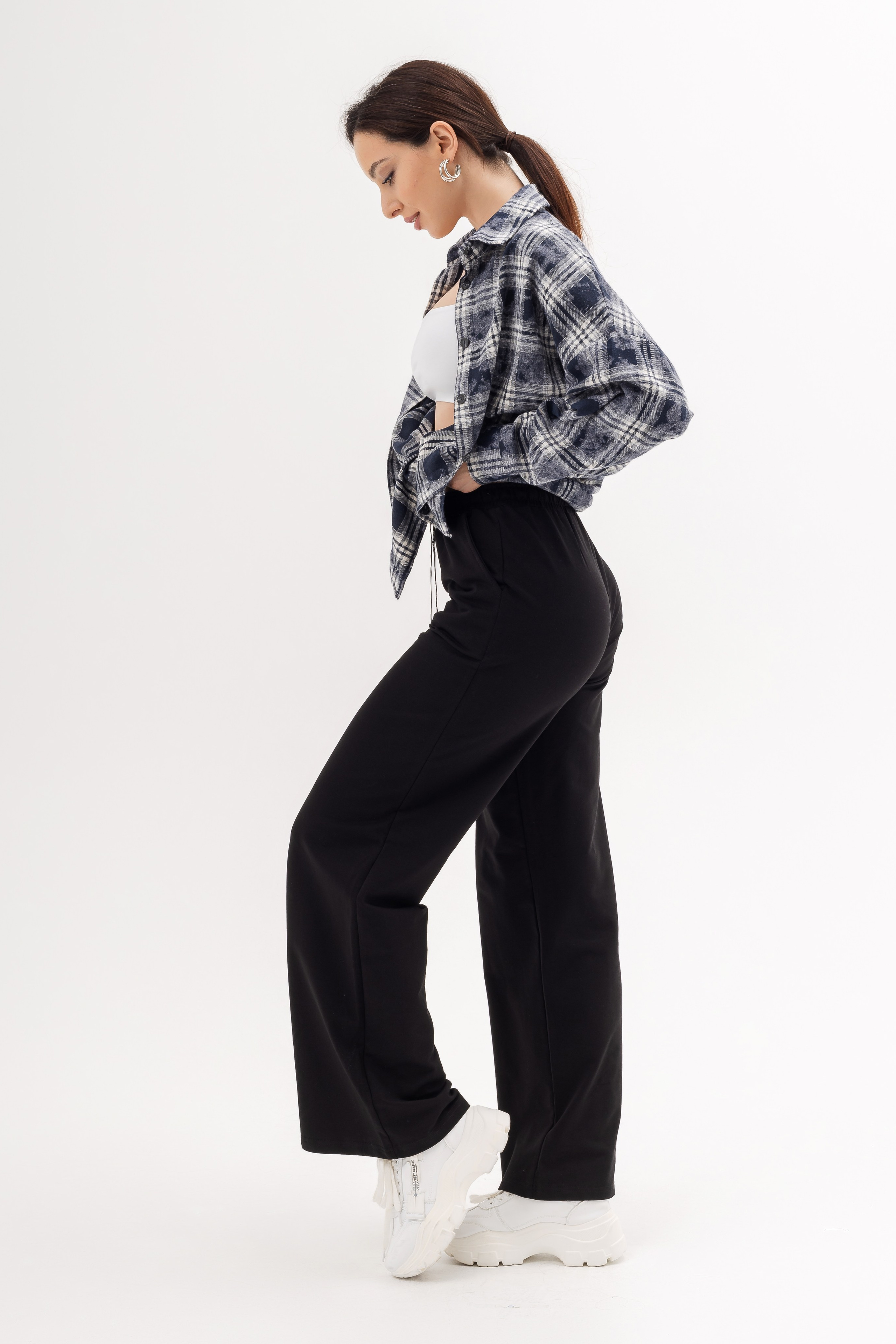 Брюки. Фото для маркетплейсов в самых сочных локациях города Сочи