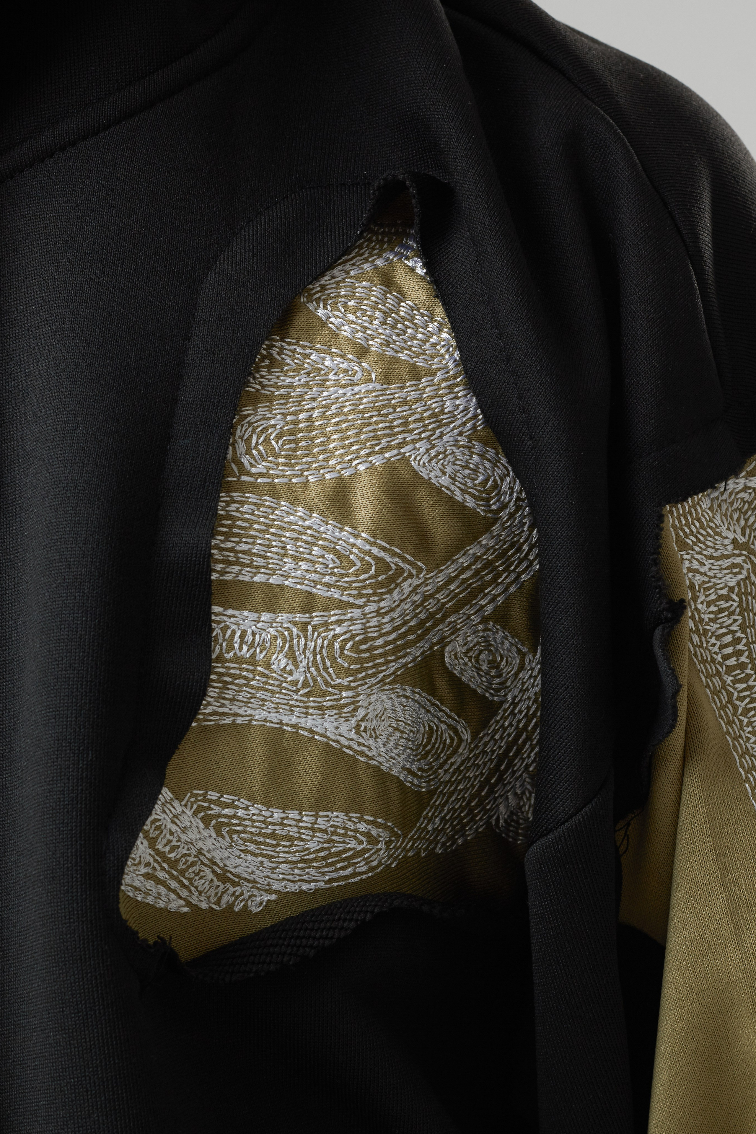 Худи — Лев. Фото для маркетплейсов в самых сочных локациях города Сочи