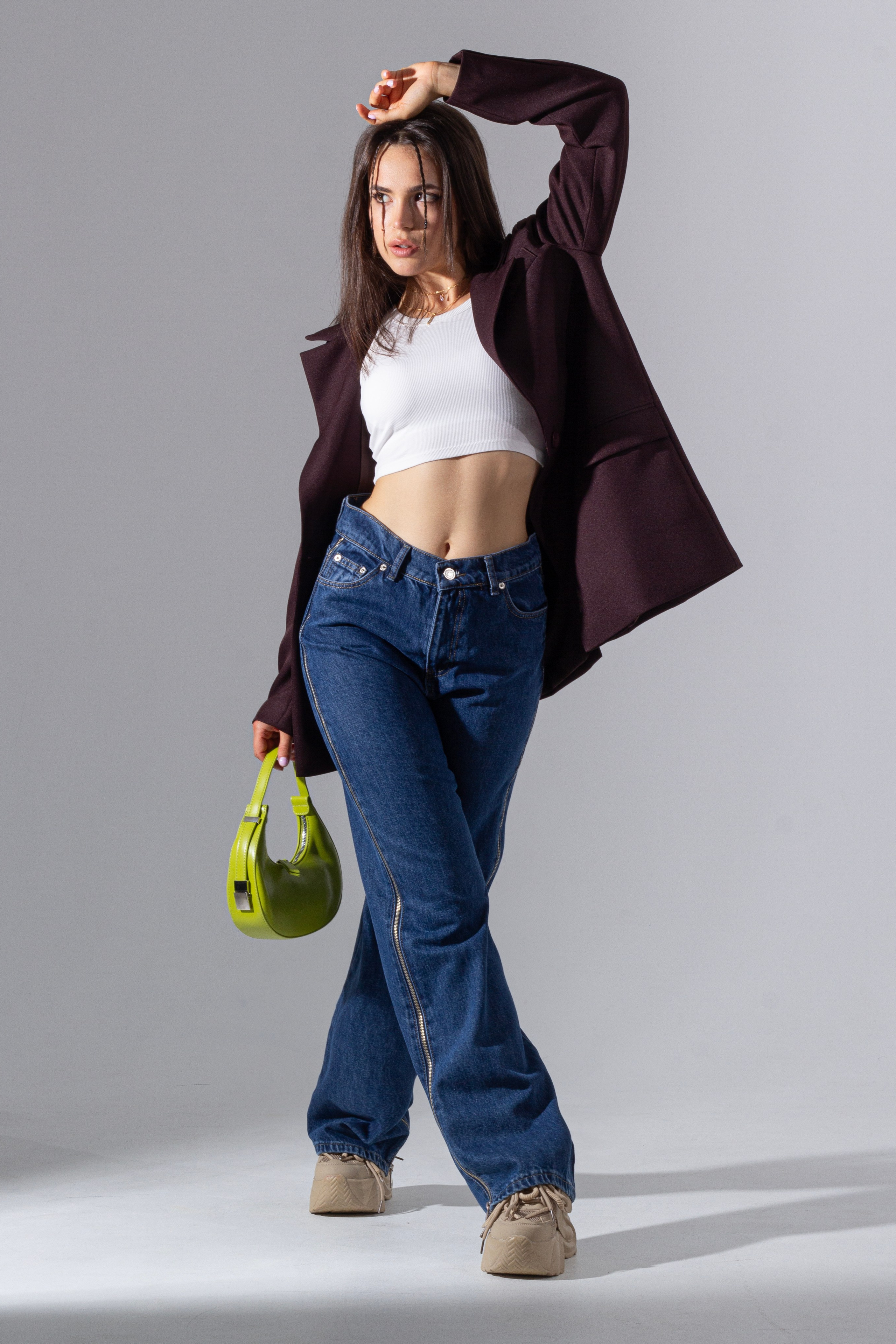 Джинсы. Фото для маркетплейсов в самых сочных локациях города Сочи