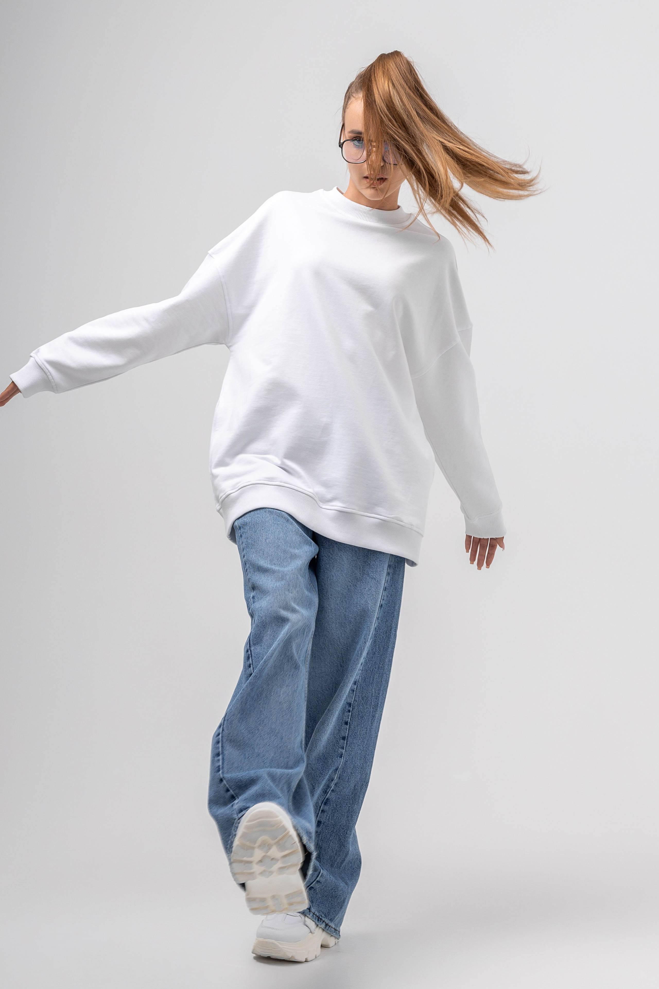 Свитшоты — Полина. Фото для маркетплейсов в самых сочных локациях города Сочи