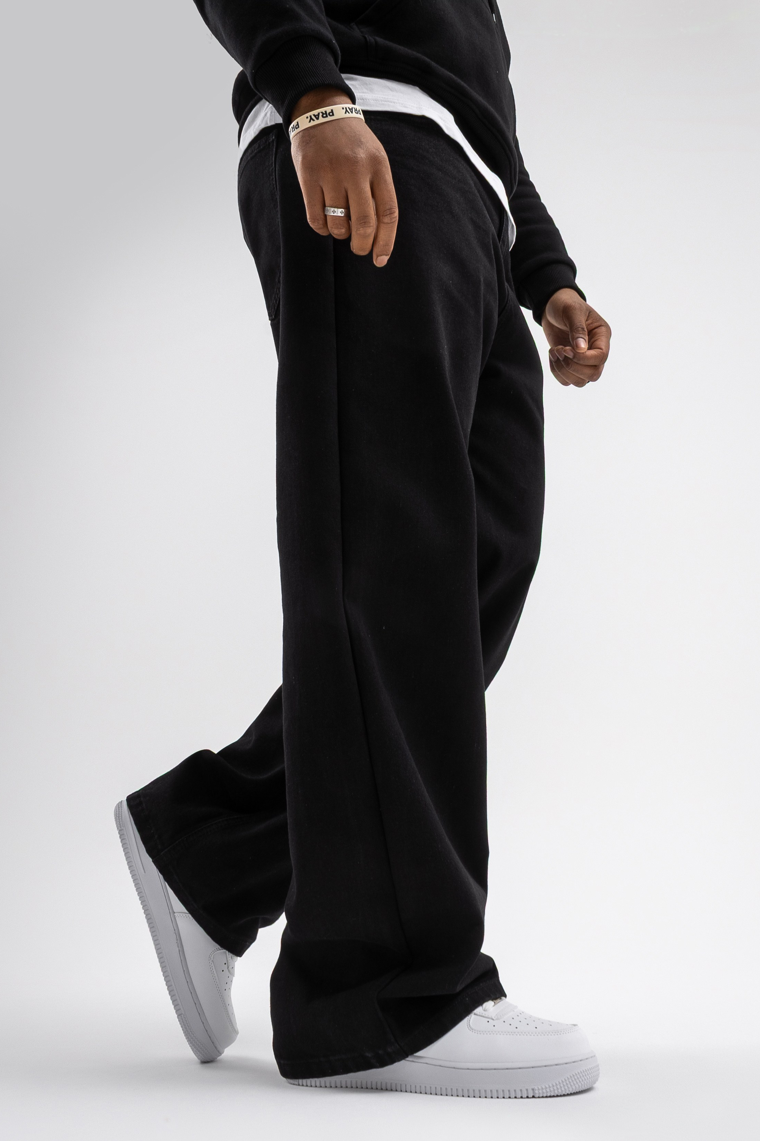 Джинсы. Фото для маркетплейсов в самых сочных локациях города Сочи