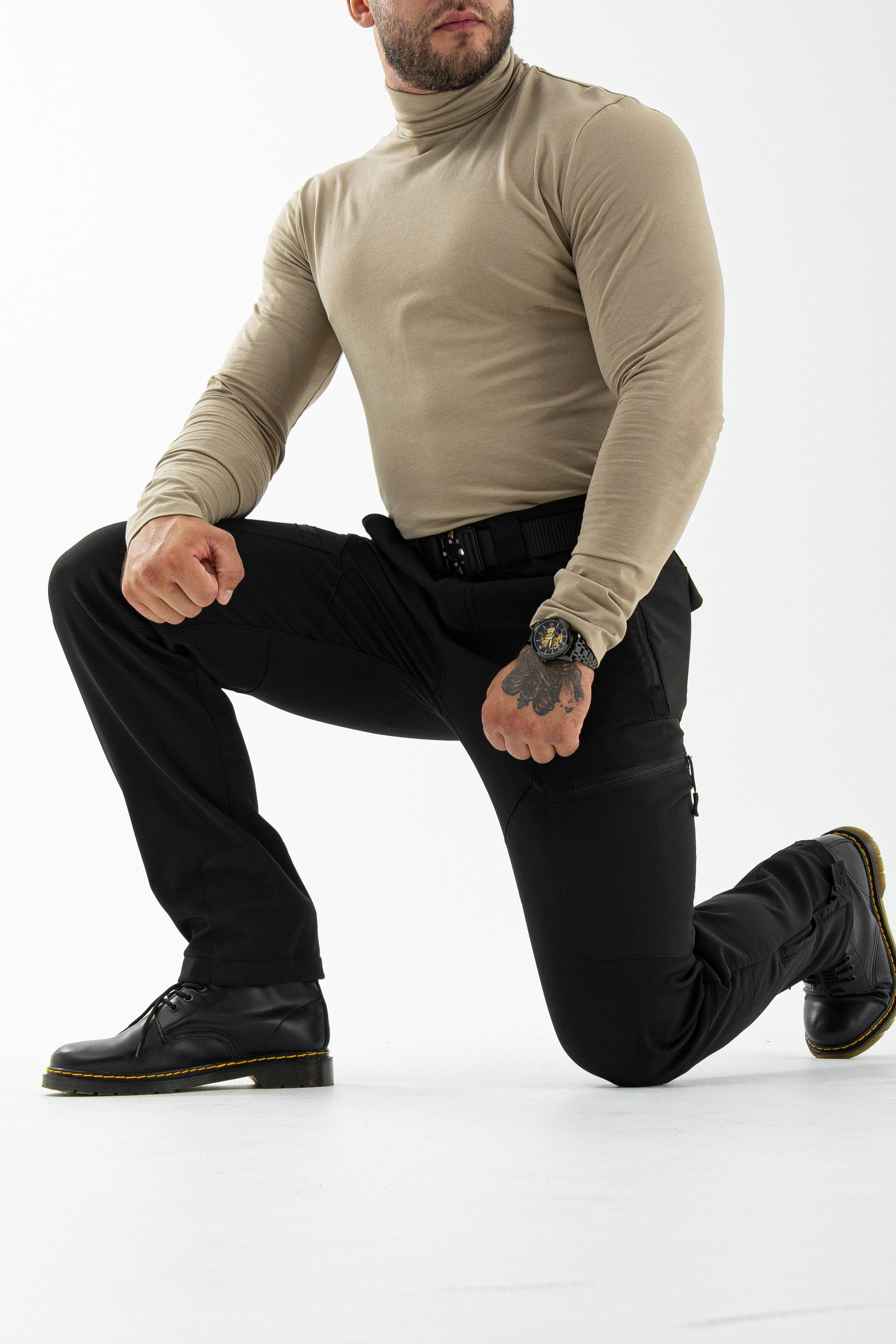 Тактические штаны. Фото для маркетплейсов в самых сочных локациях города Сочи