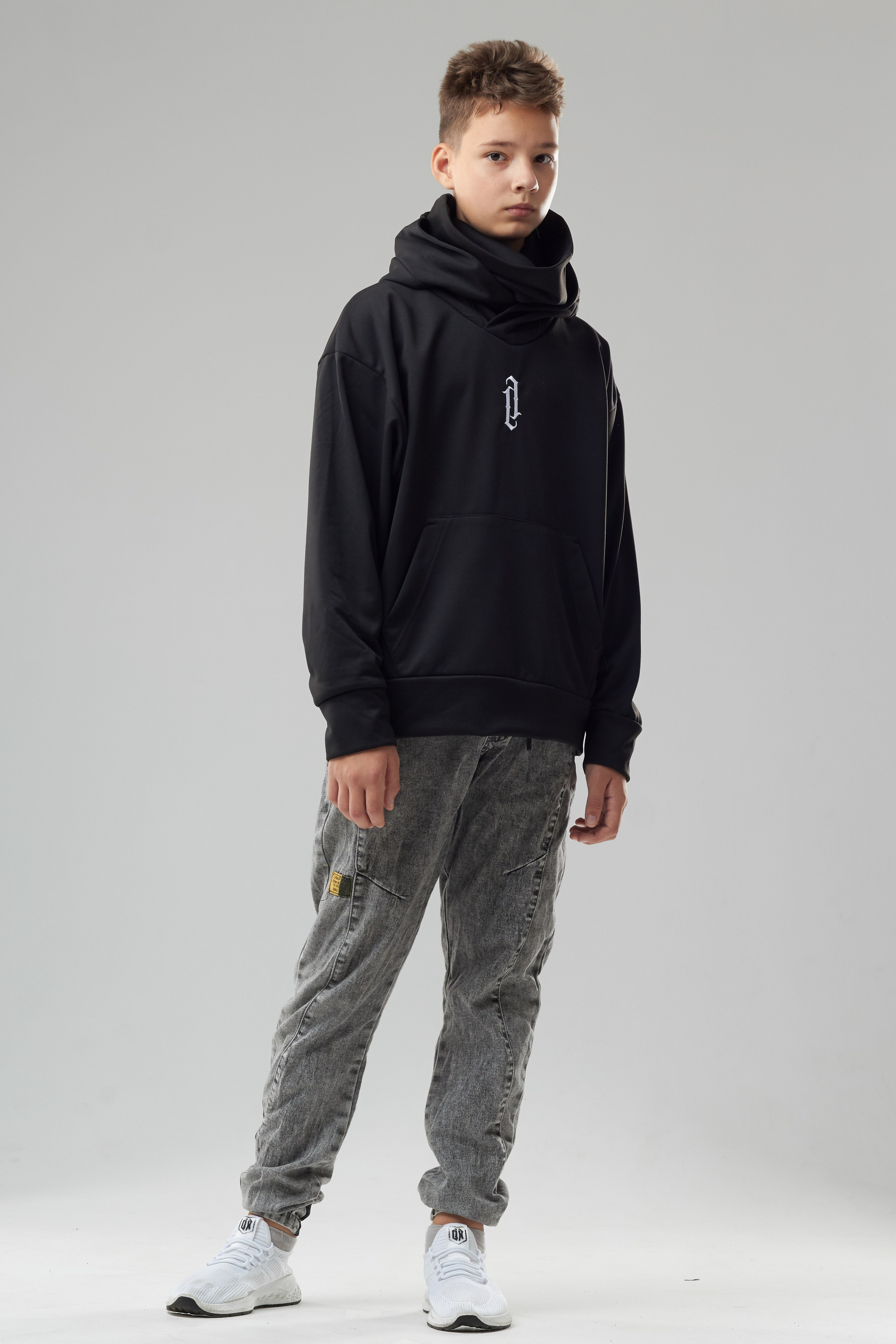 Худи — Лев. Фото для маркетплейсов в самых сочных локациях города Сочи