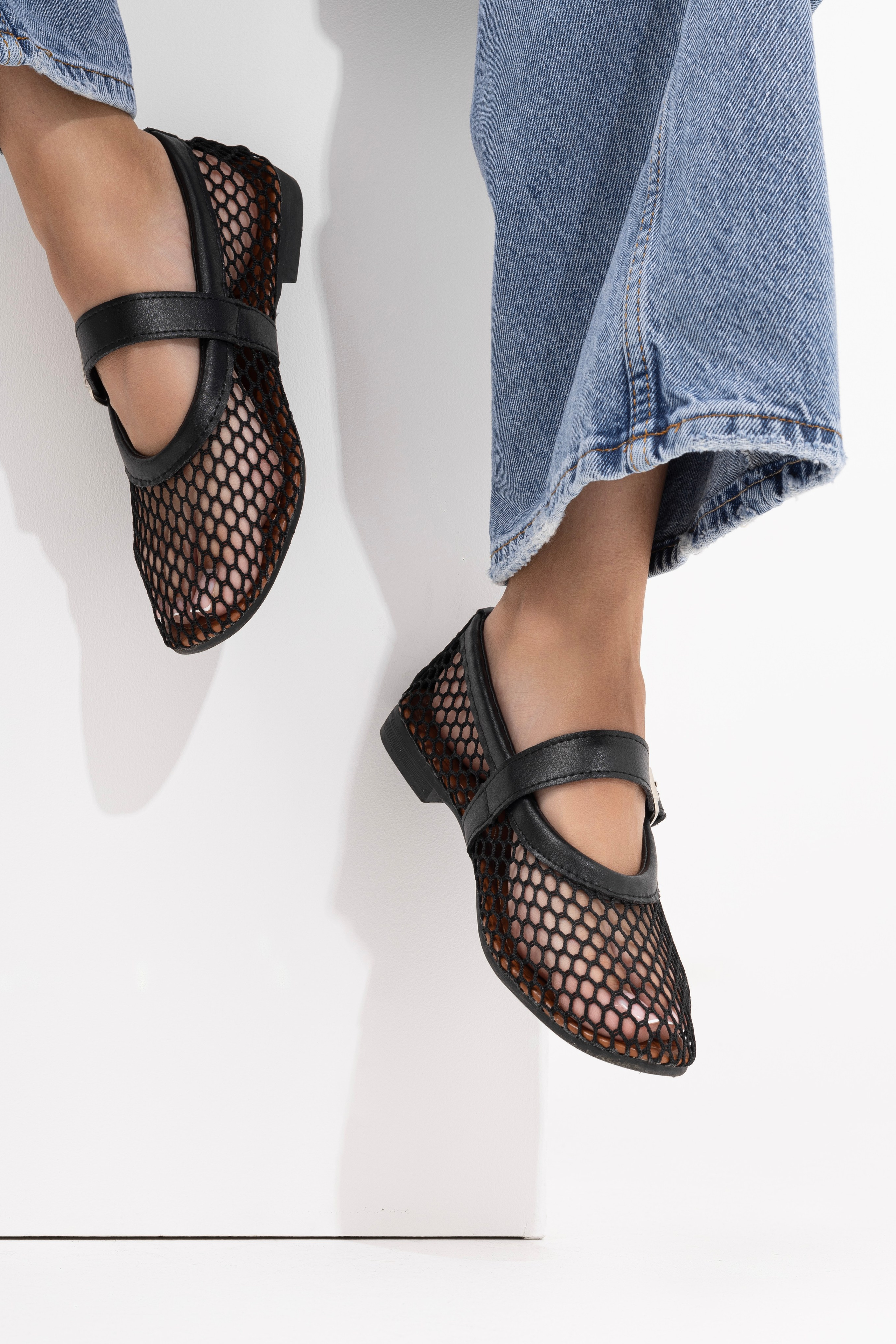 Балетки. Фото для маркетплейсов в самых сочных локациях города Сочи