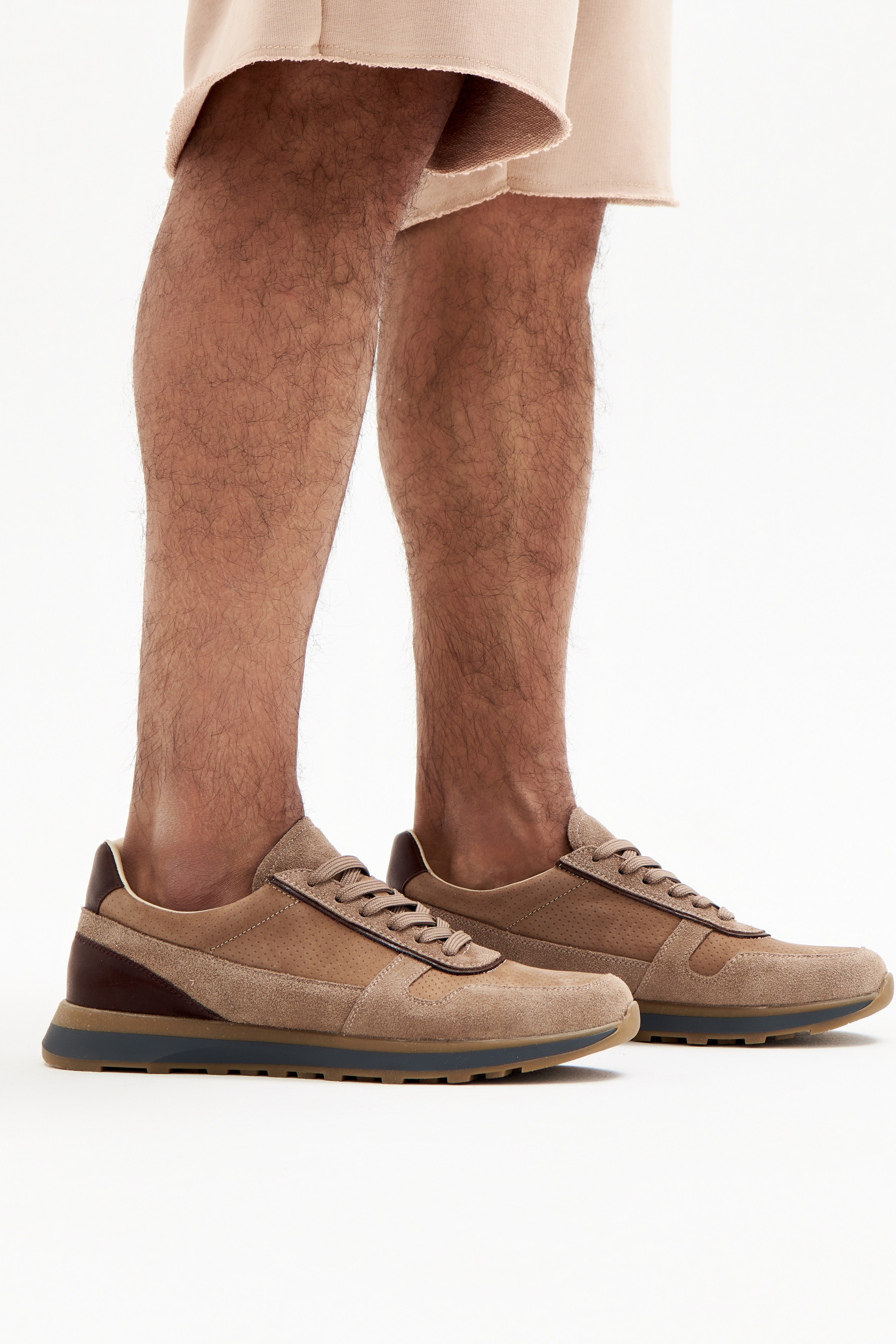 Кроссовки. Стрит съемки для маркетплейсов в Сочи | ИИ контент | fashionprod