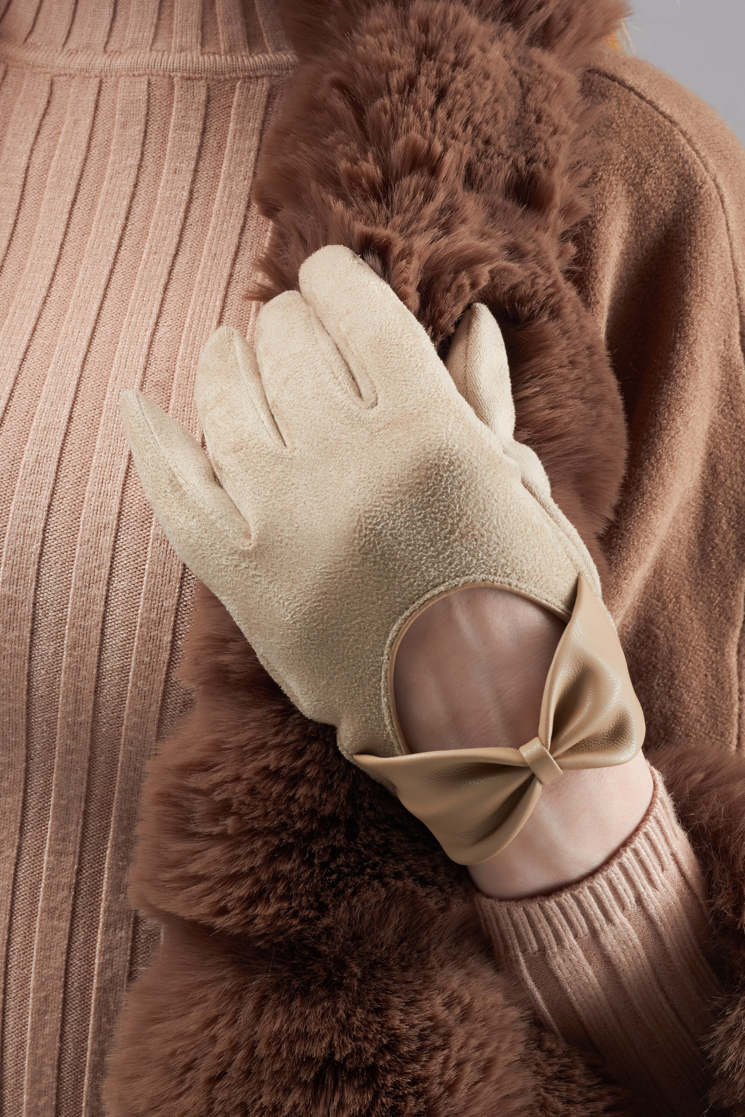 Перчатки — Стася. Фото для маркетплейсов в самых сочных локациях города Сочи