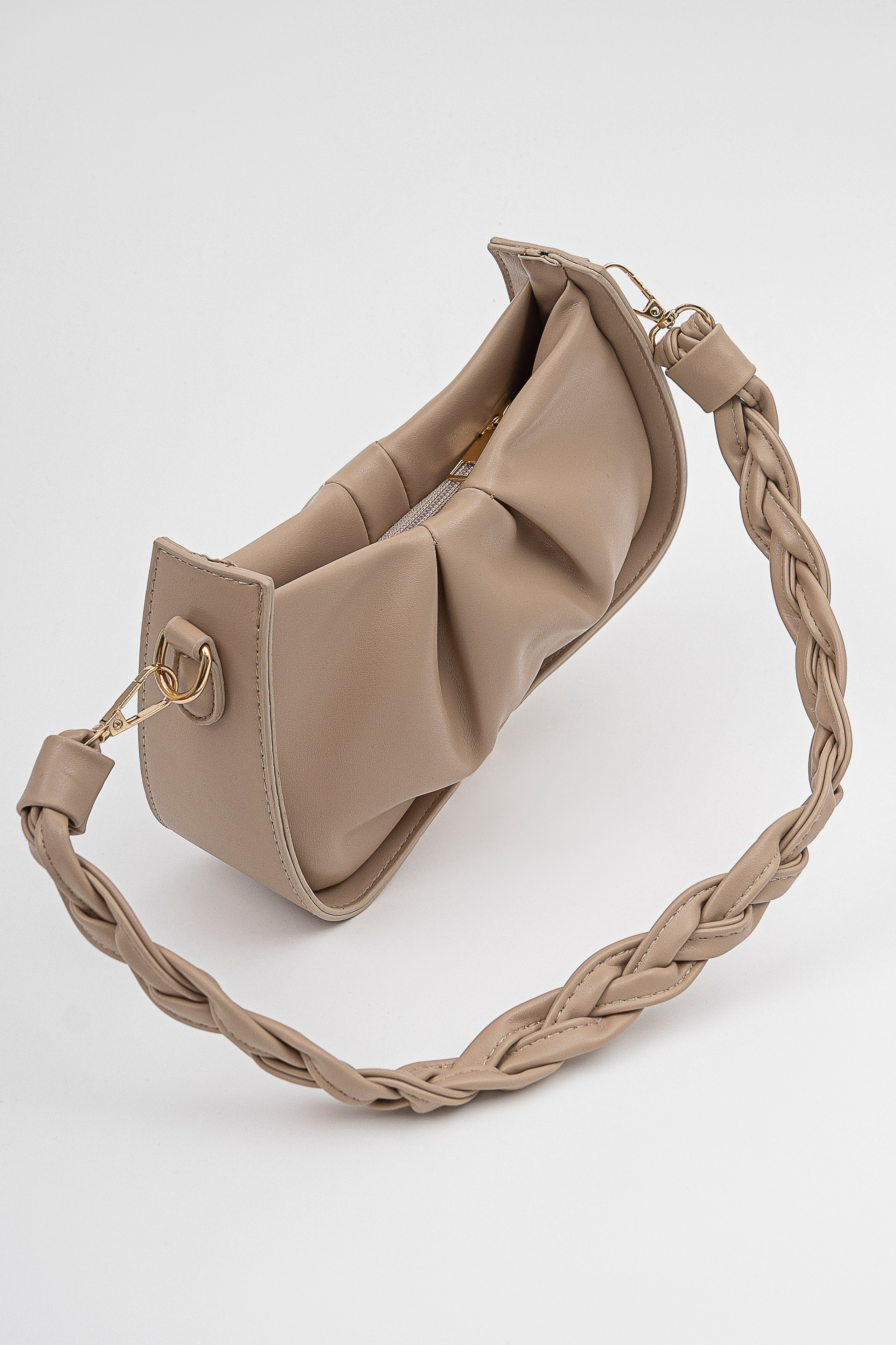 Сумки. Фото для маркетплейсов в самых сочных локациях города Сочи