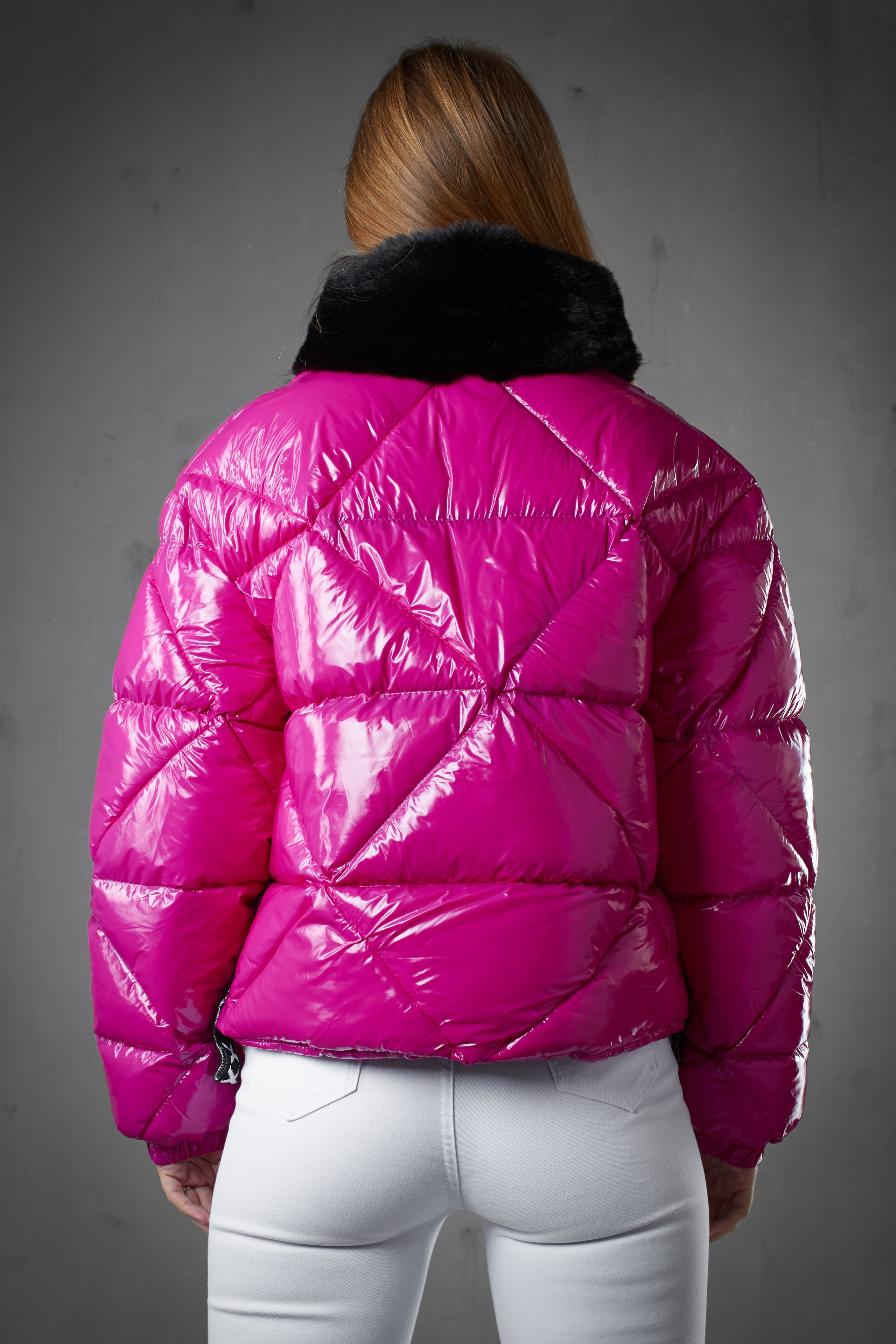 Пуховики — Каролина. Фото для маркетплейсов в самых сочных локациях города Сочи