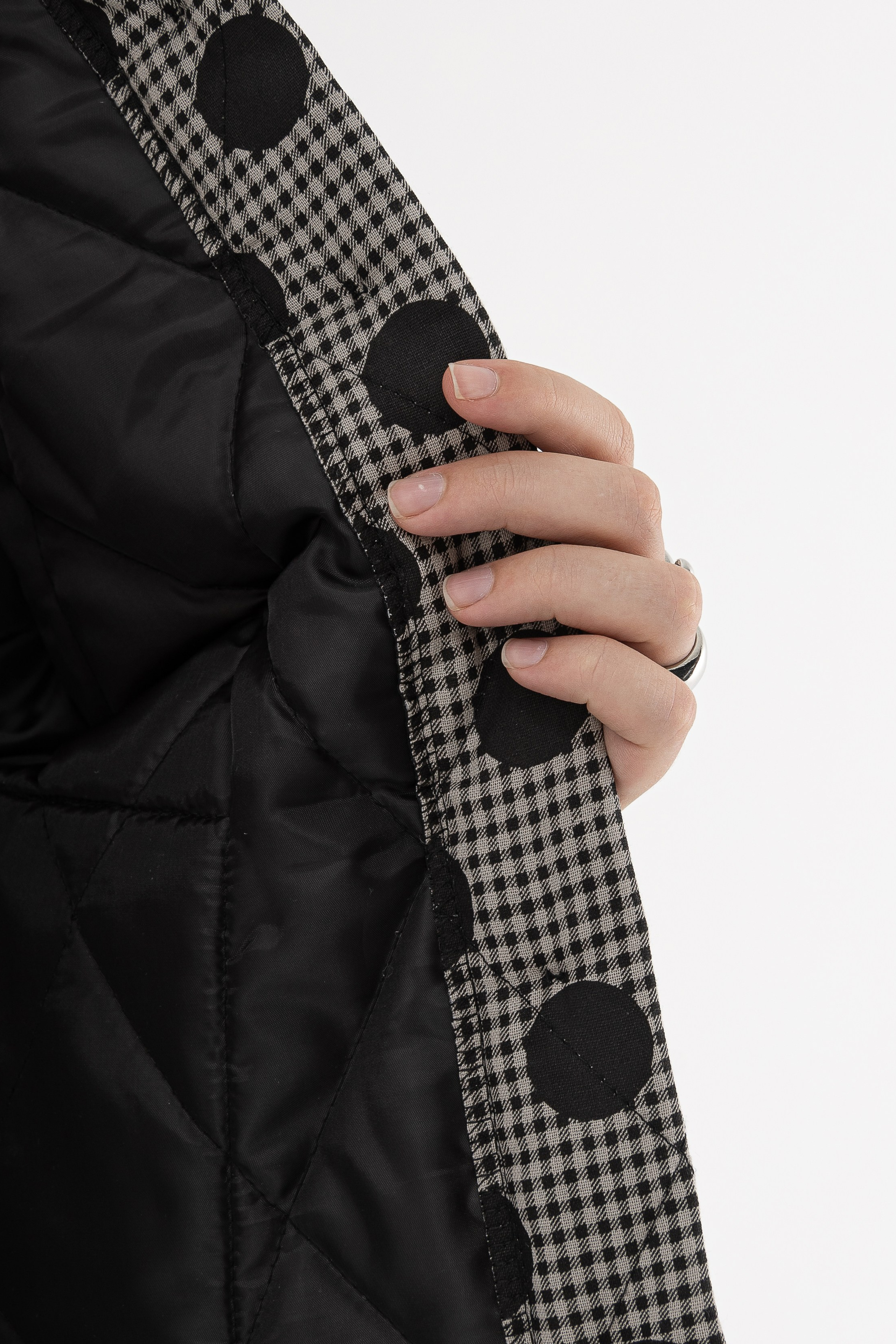 Куртка. Фото для маркетплейсов в самых сочных локациях города Сочи