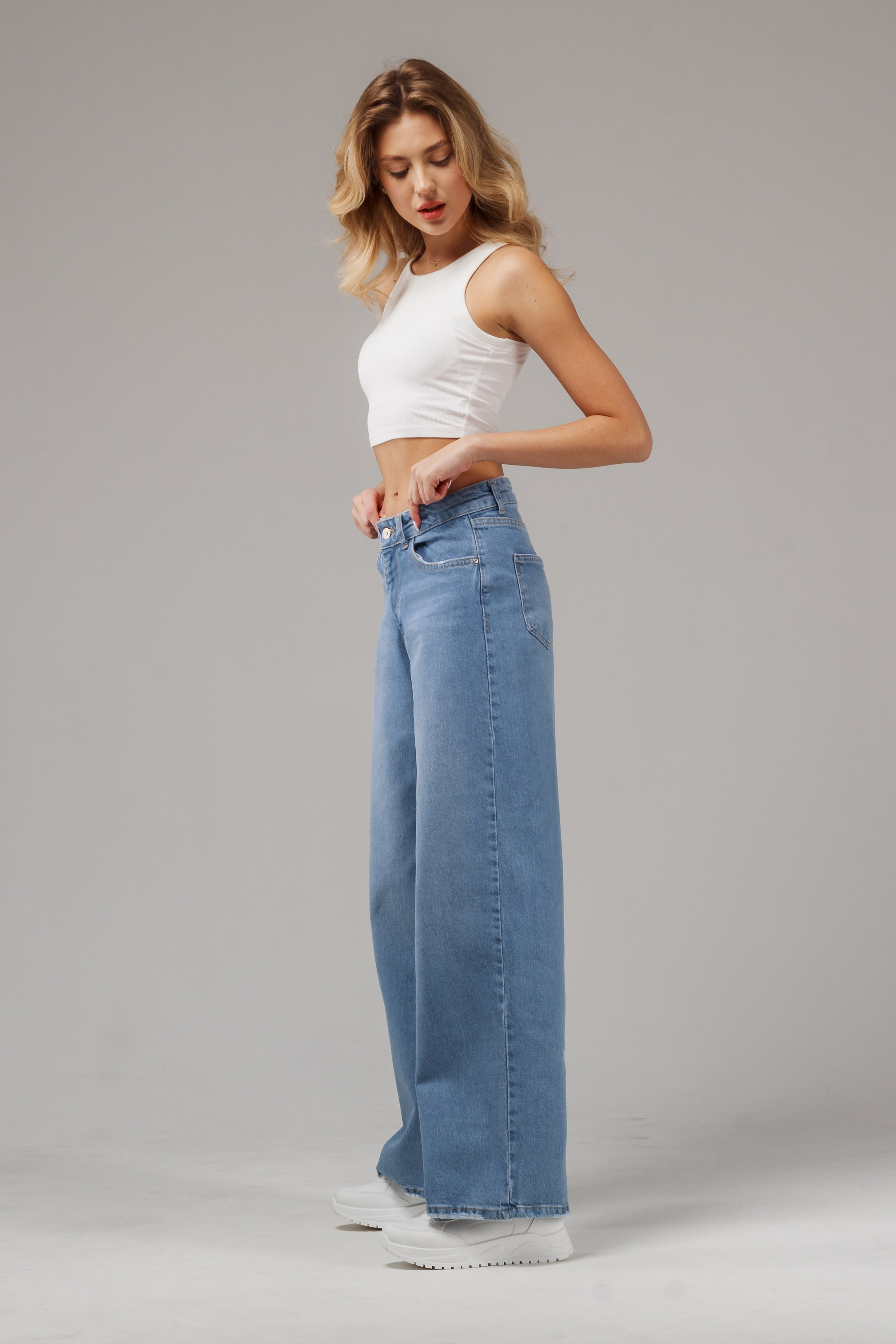 Джинсы — Лиза В. Фото для маркетплейсов в самых сочных локациях города Сочи