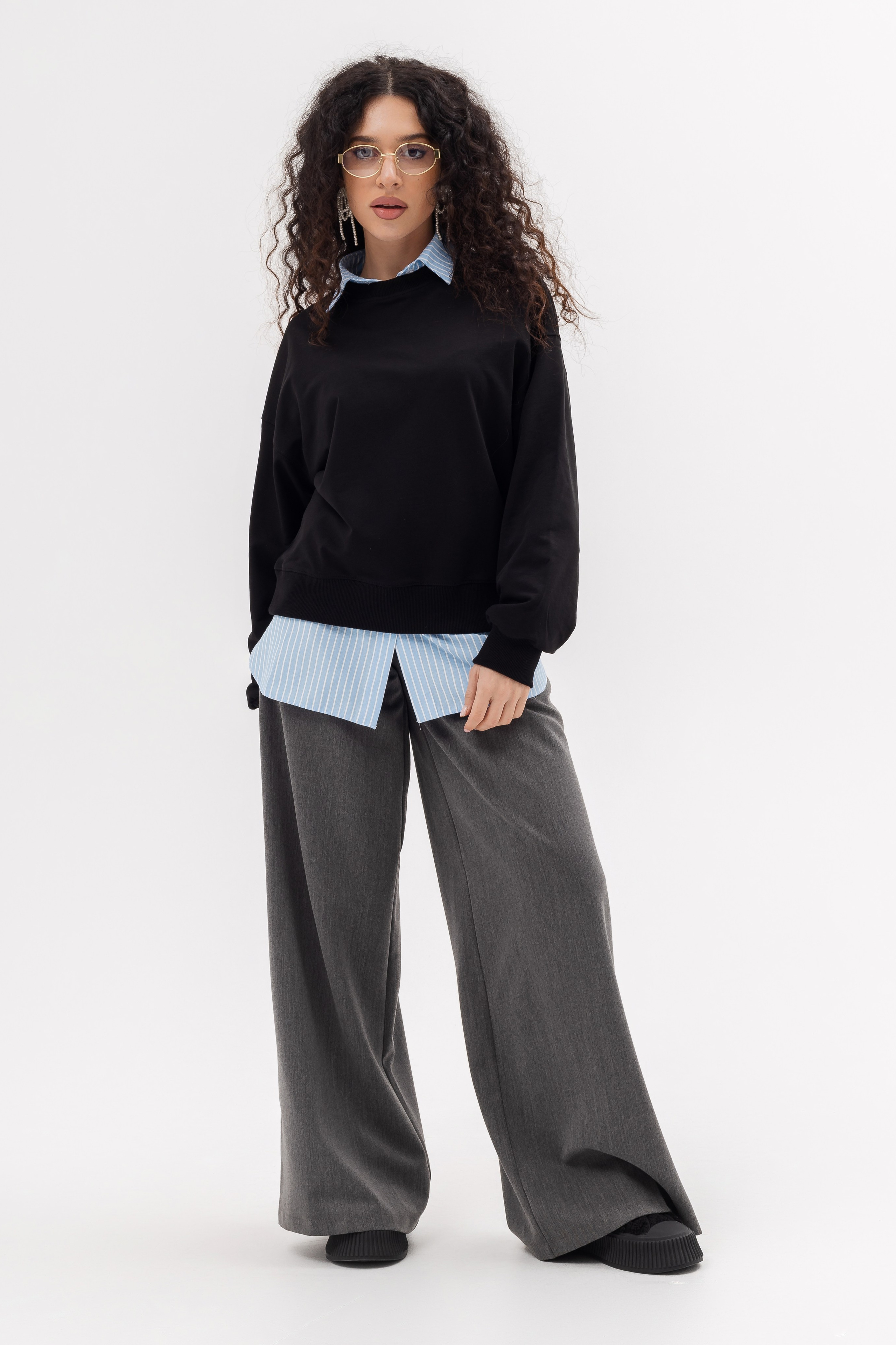 Свитшот. Фото для маркетплейсов в самых сочных локациях города Сочи