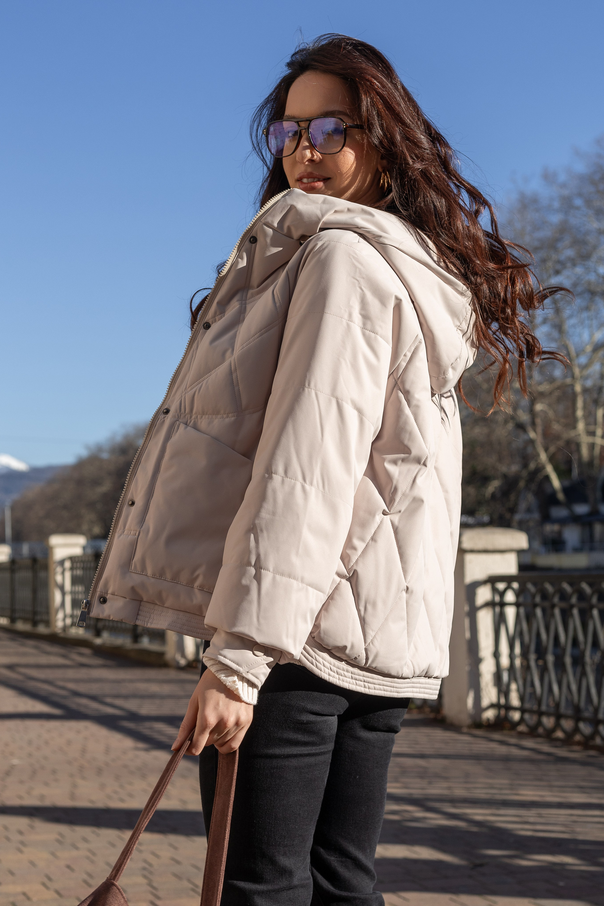 Куртки. Фото для маркетплейсов в самых сочных локациях города Сочи