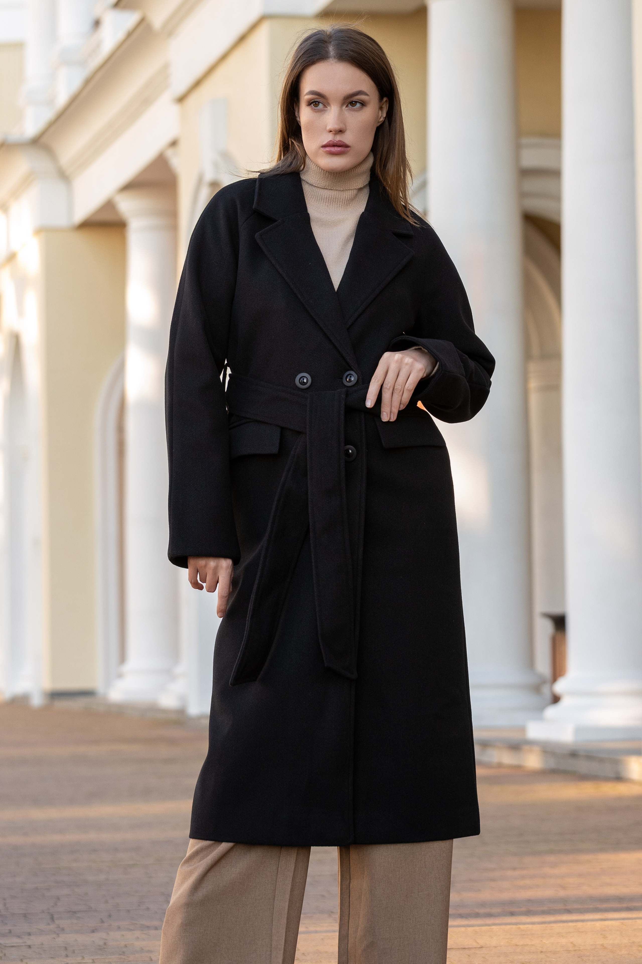 Пальто. Фото для маркетплейсов в самых сочных локациях города Сочи