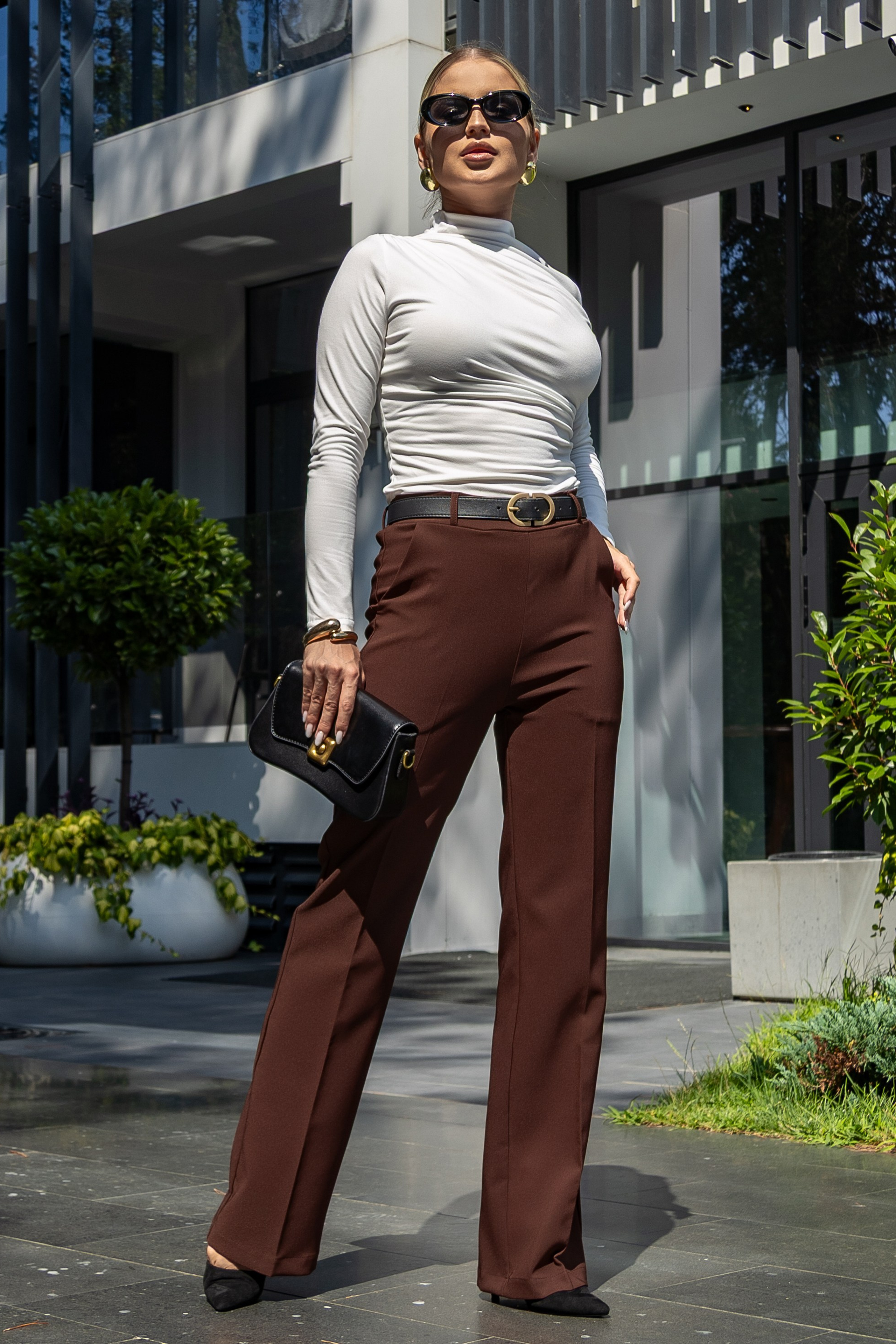 Брюки. Фото для маркетплейсов в самых сочных локациях города Сочи