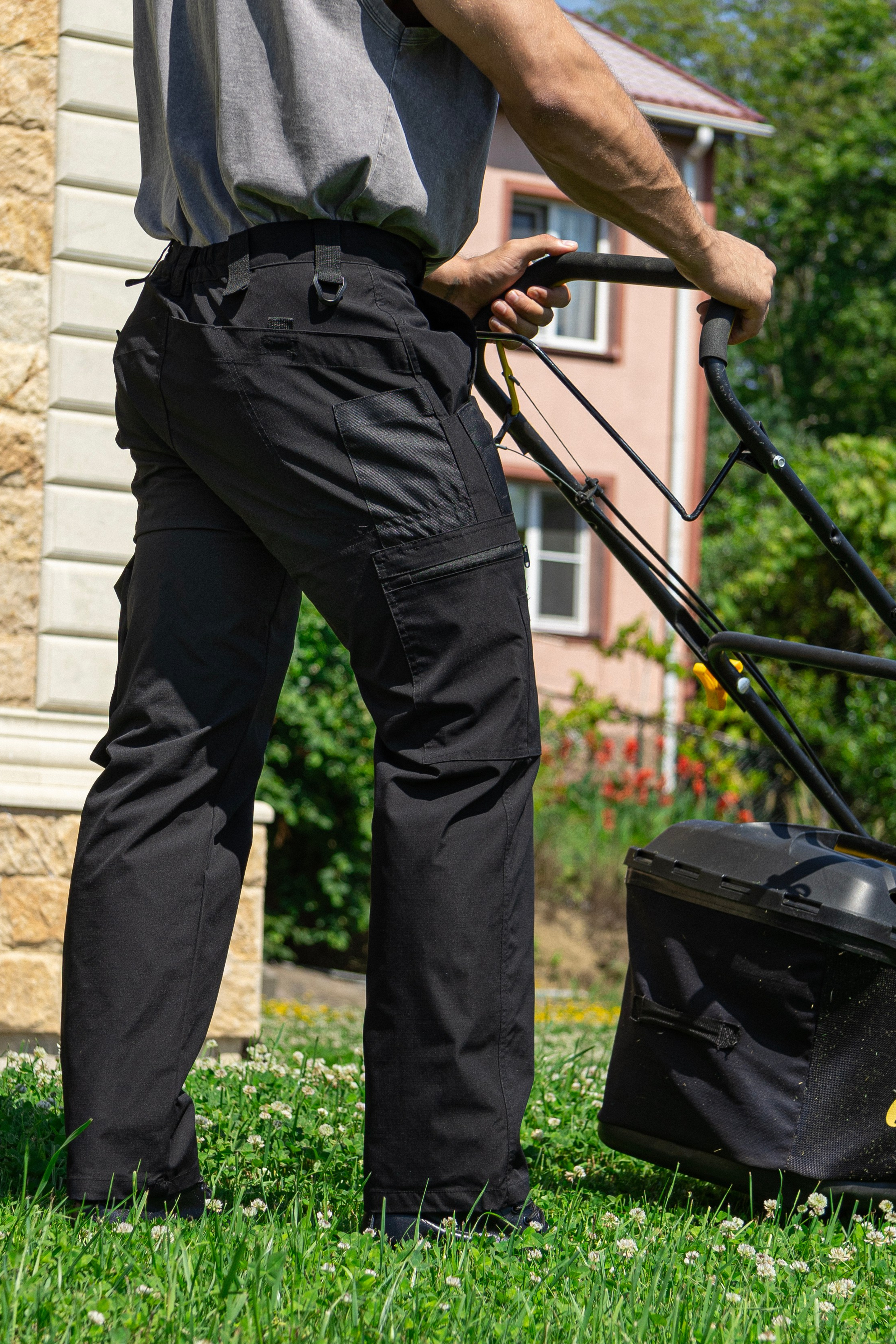 Штаны. Фото для маркетплейсов в самых сочных локациях города Сочи