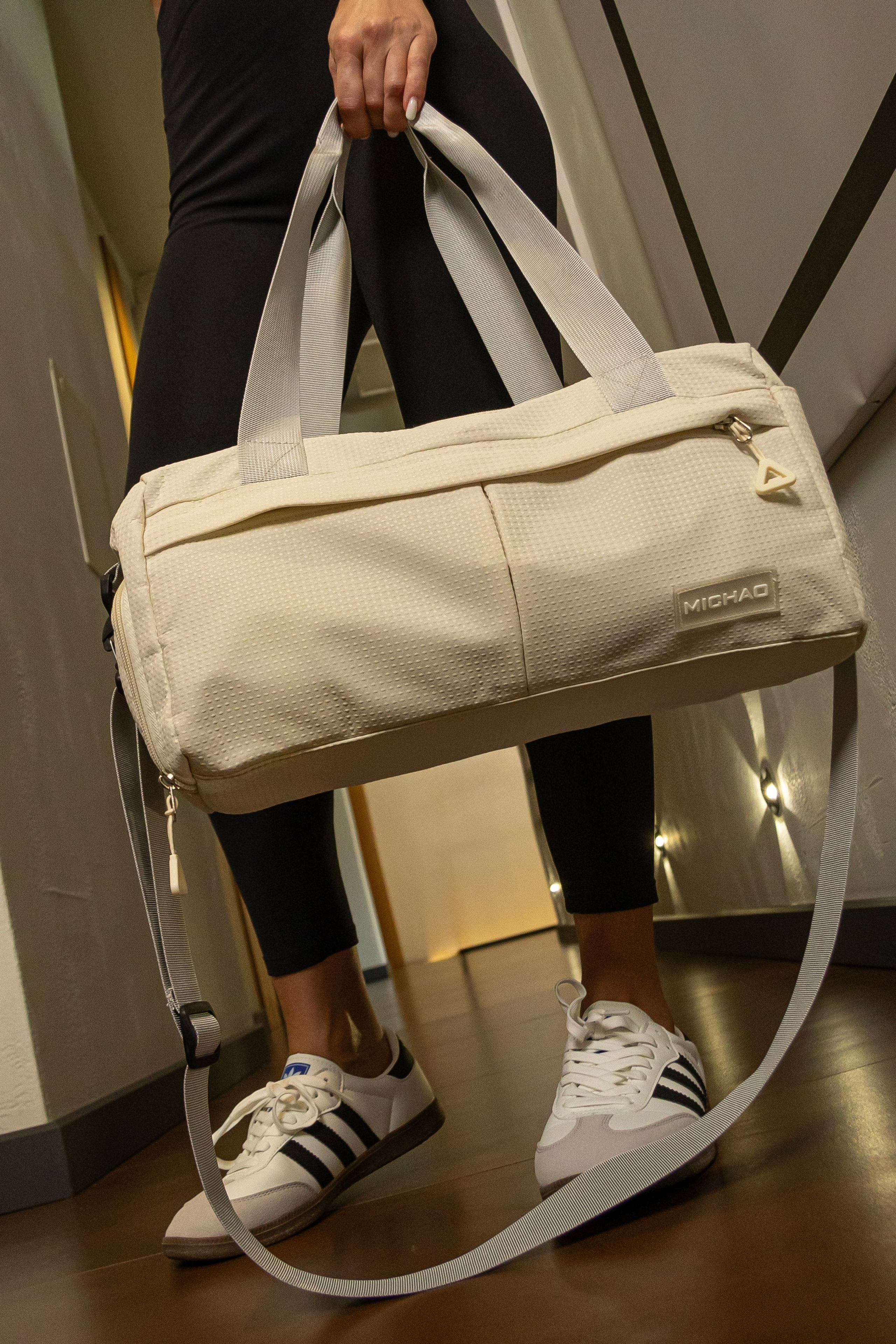 Спортивная сумка. Фото для маркетплейсов в самых сочных локациях города Сочи