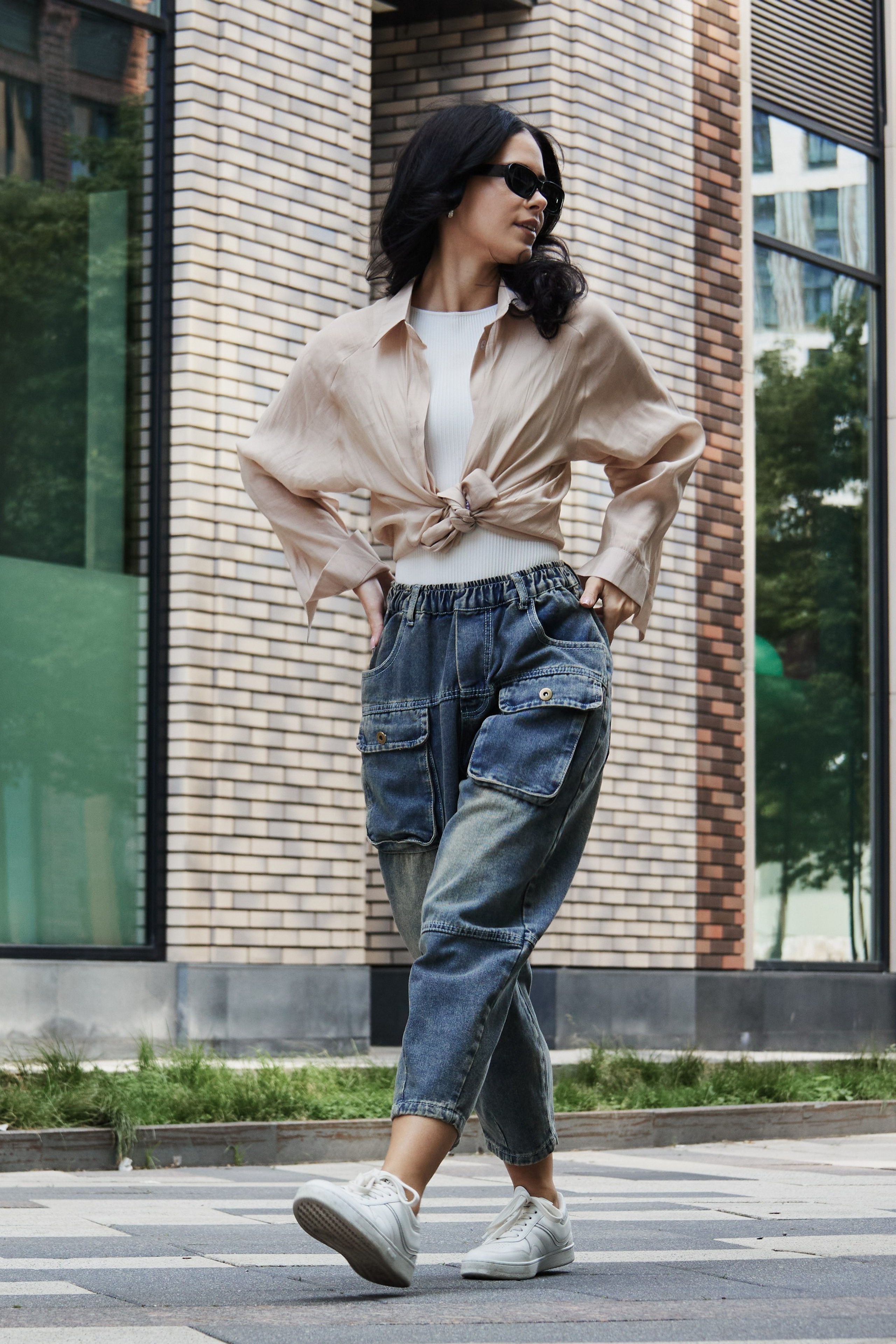 Джинсы. Стрит съемки для маркетплейсов в Сочи | ИИ контент | fashionprod