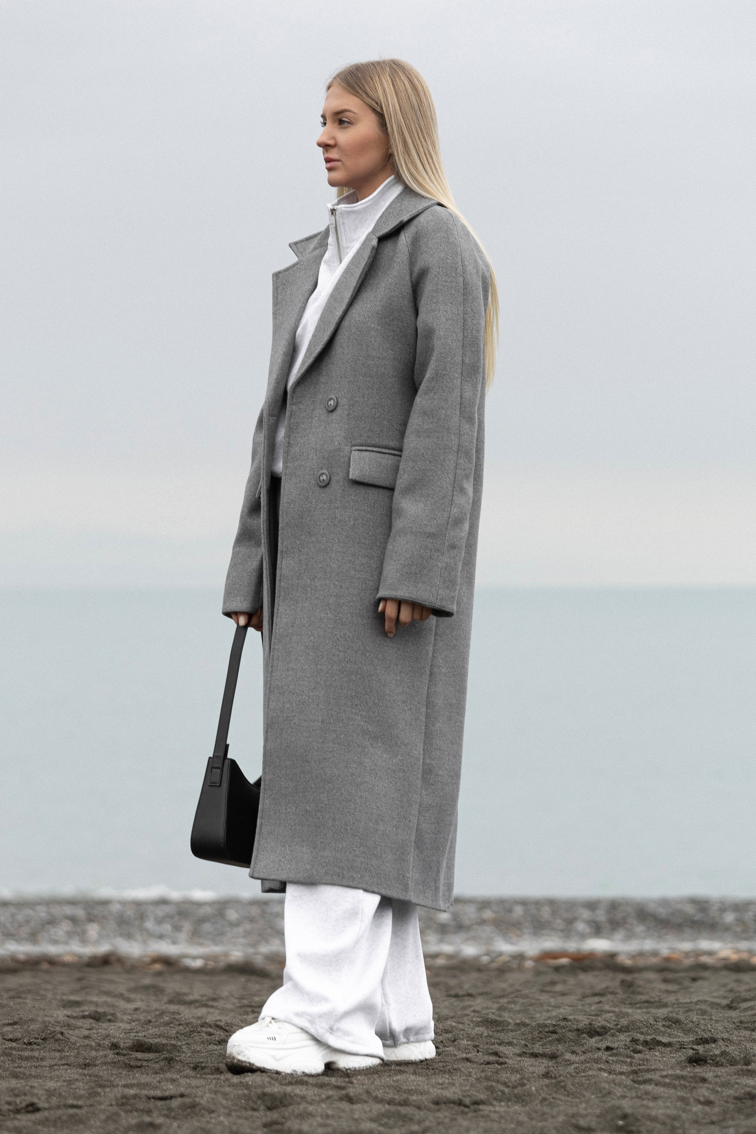 Пальто. Фото для маркетплейсов в самых сочных локациях города Сочи