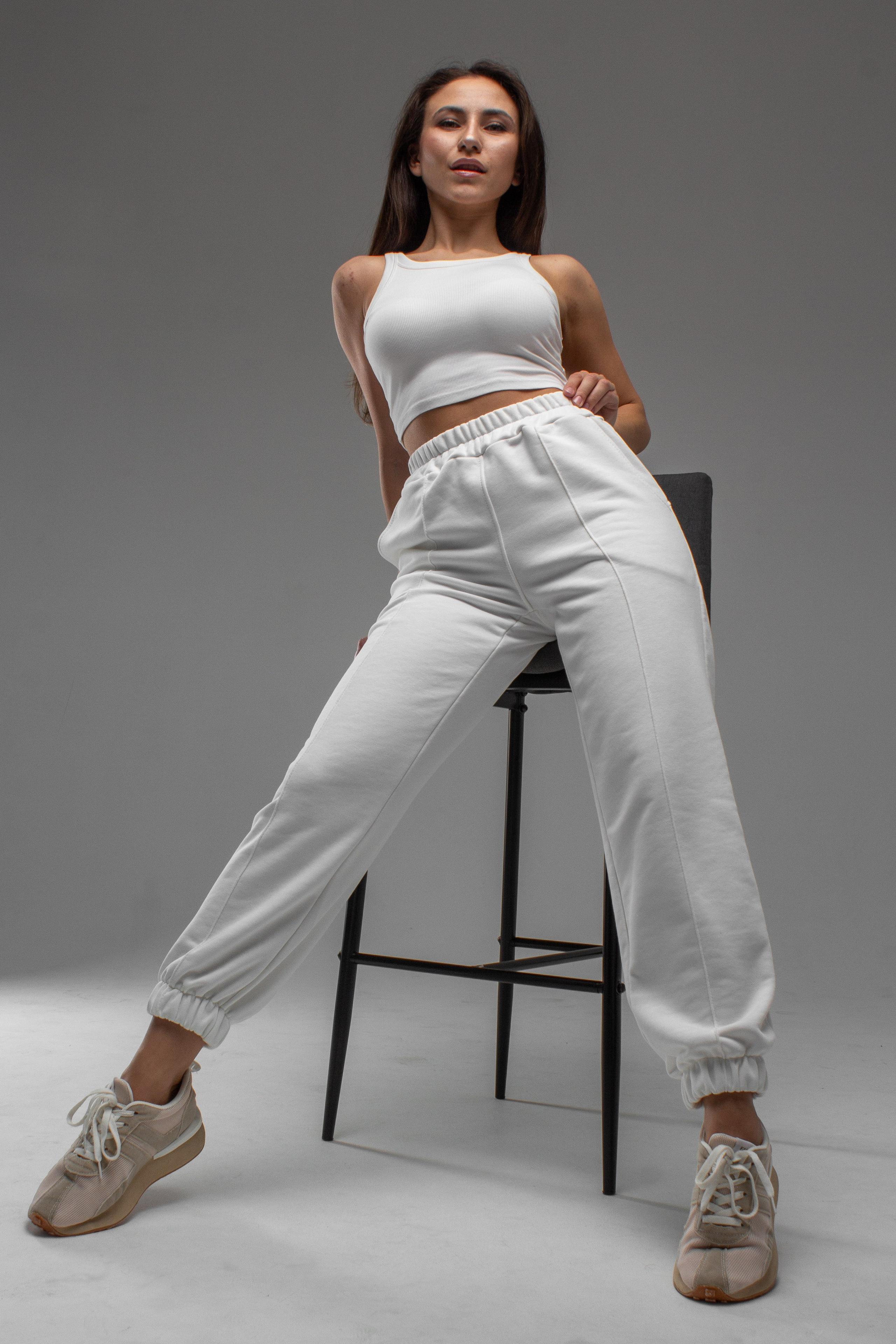 Джоггеры — Эля. Фото для маркетплейсов в самых сочных локациях города Сочи