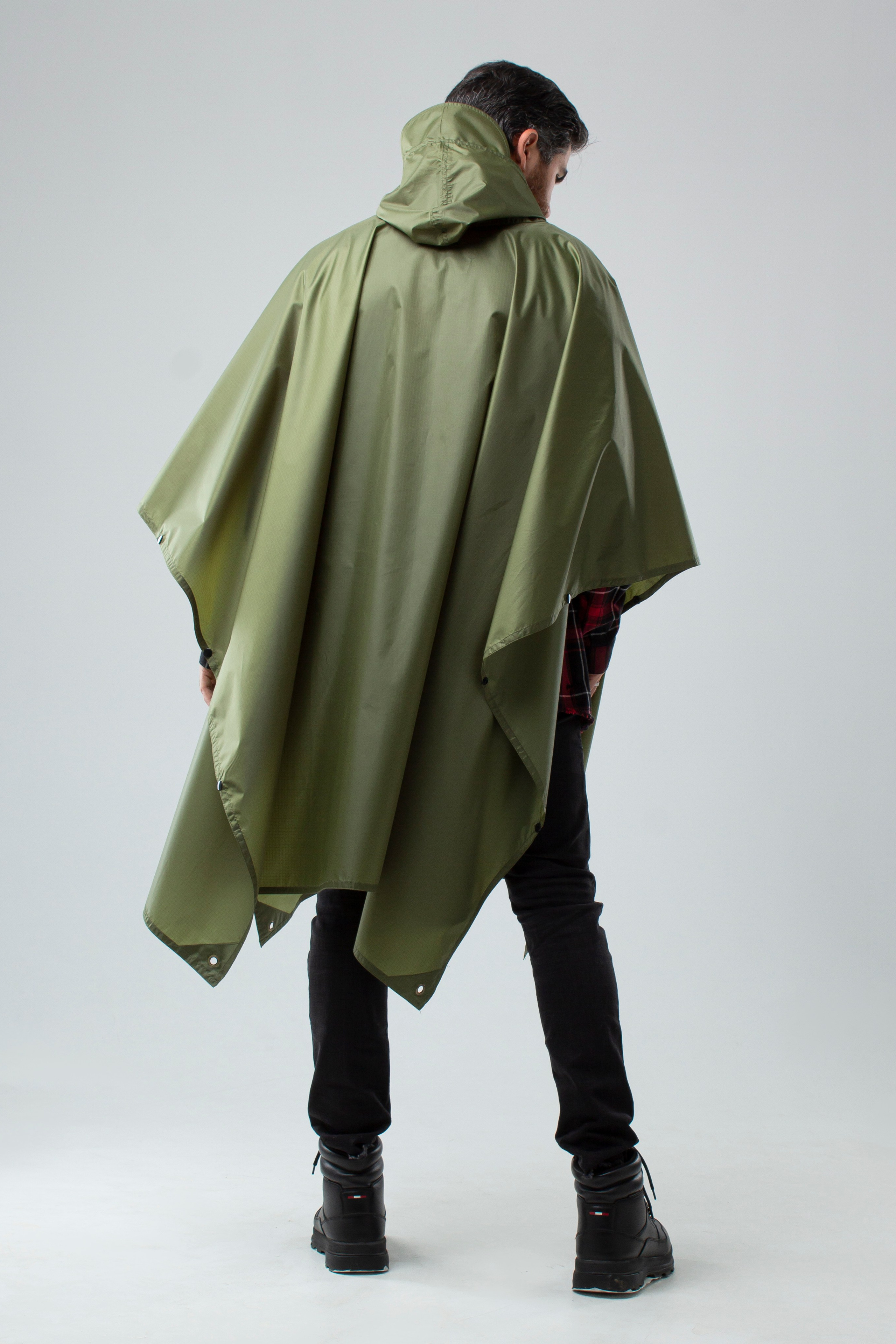 Дождевик — Никита. Фото для маркетплейсов в самых сочных локациях города Сочи